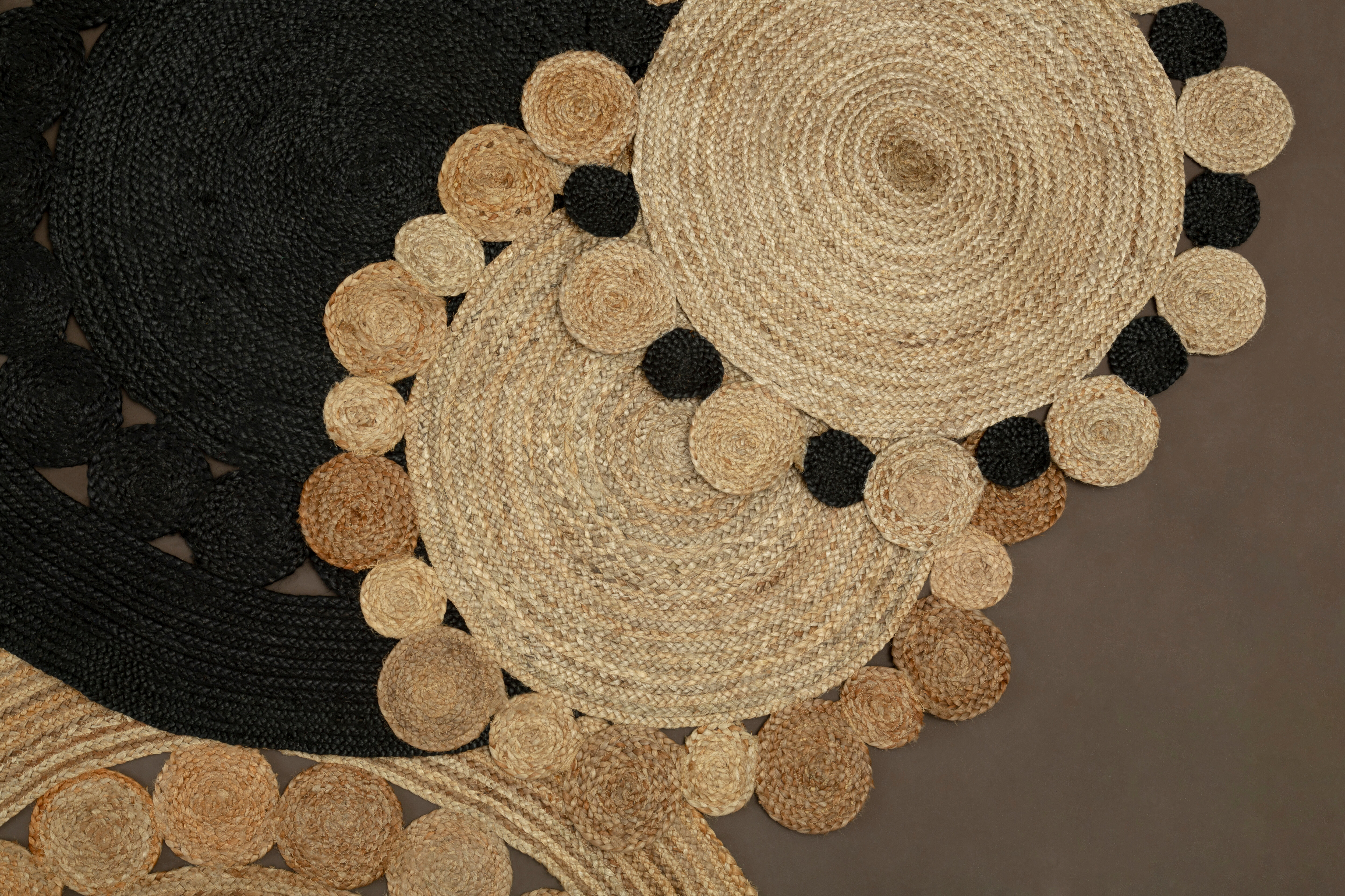 Bosie Demir Kleiner Runder Natur- und Schwarz Jute Teppich