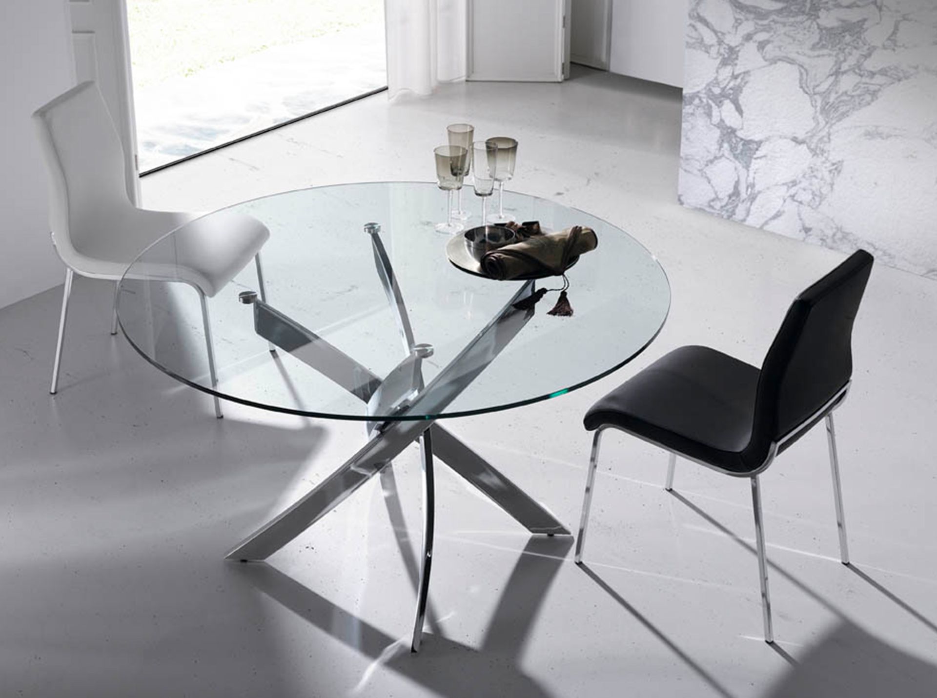 Round dining table Glass Stainless steel Silver Ø 130cm