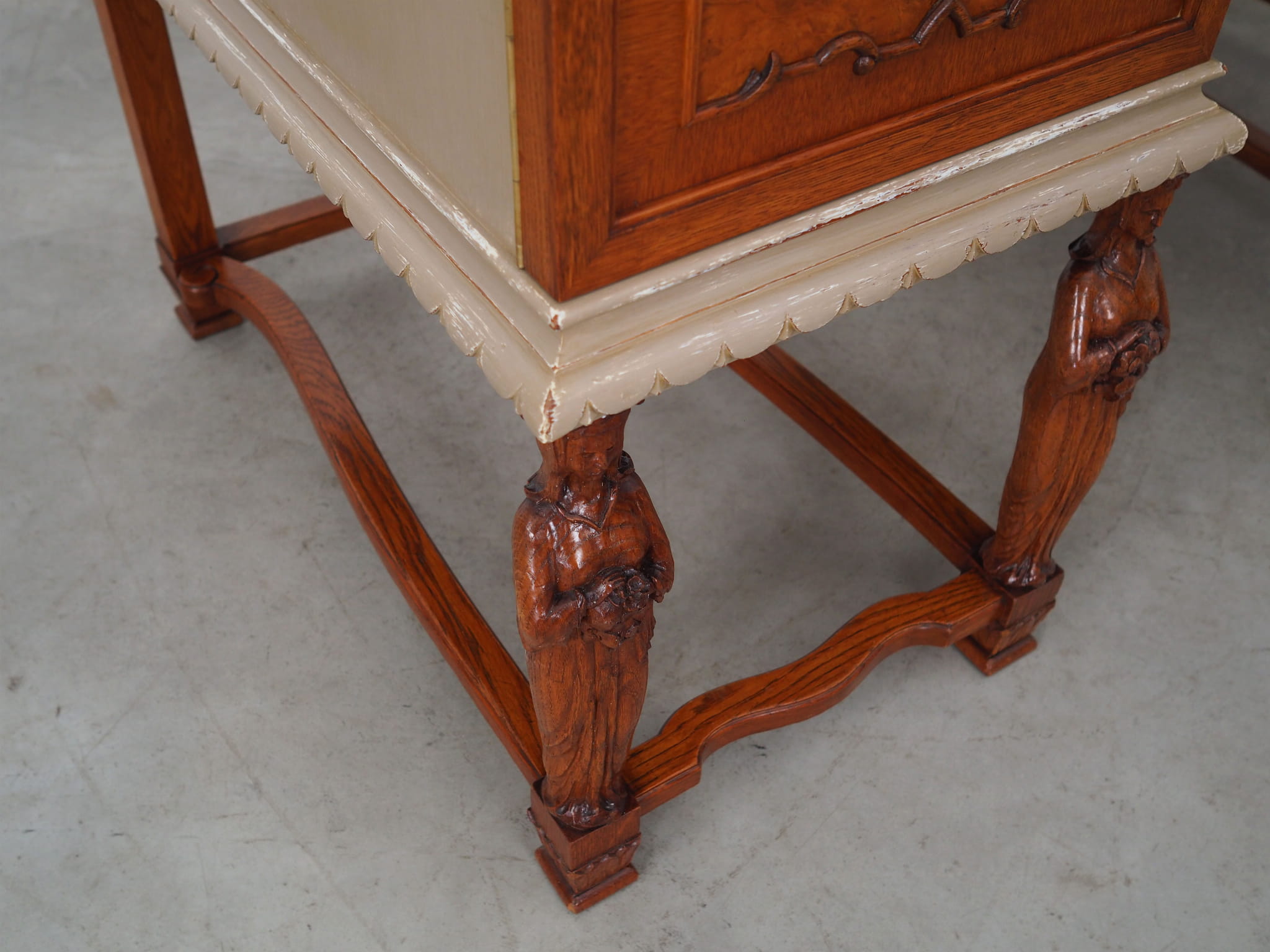 Scrivania vintage in legno marrone anni '50