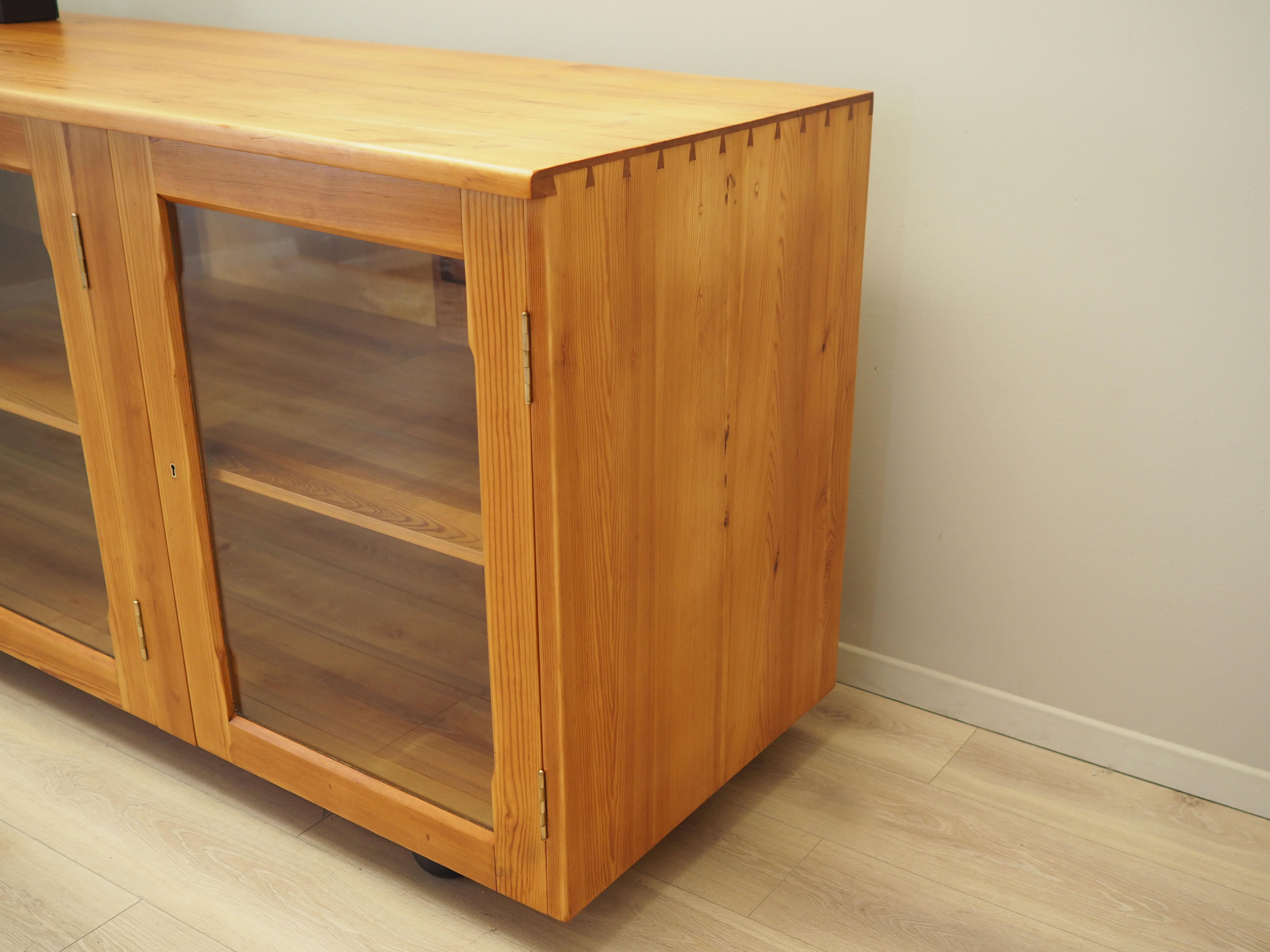 Display cabinet pine wood 1980s