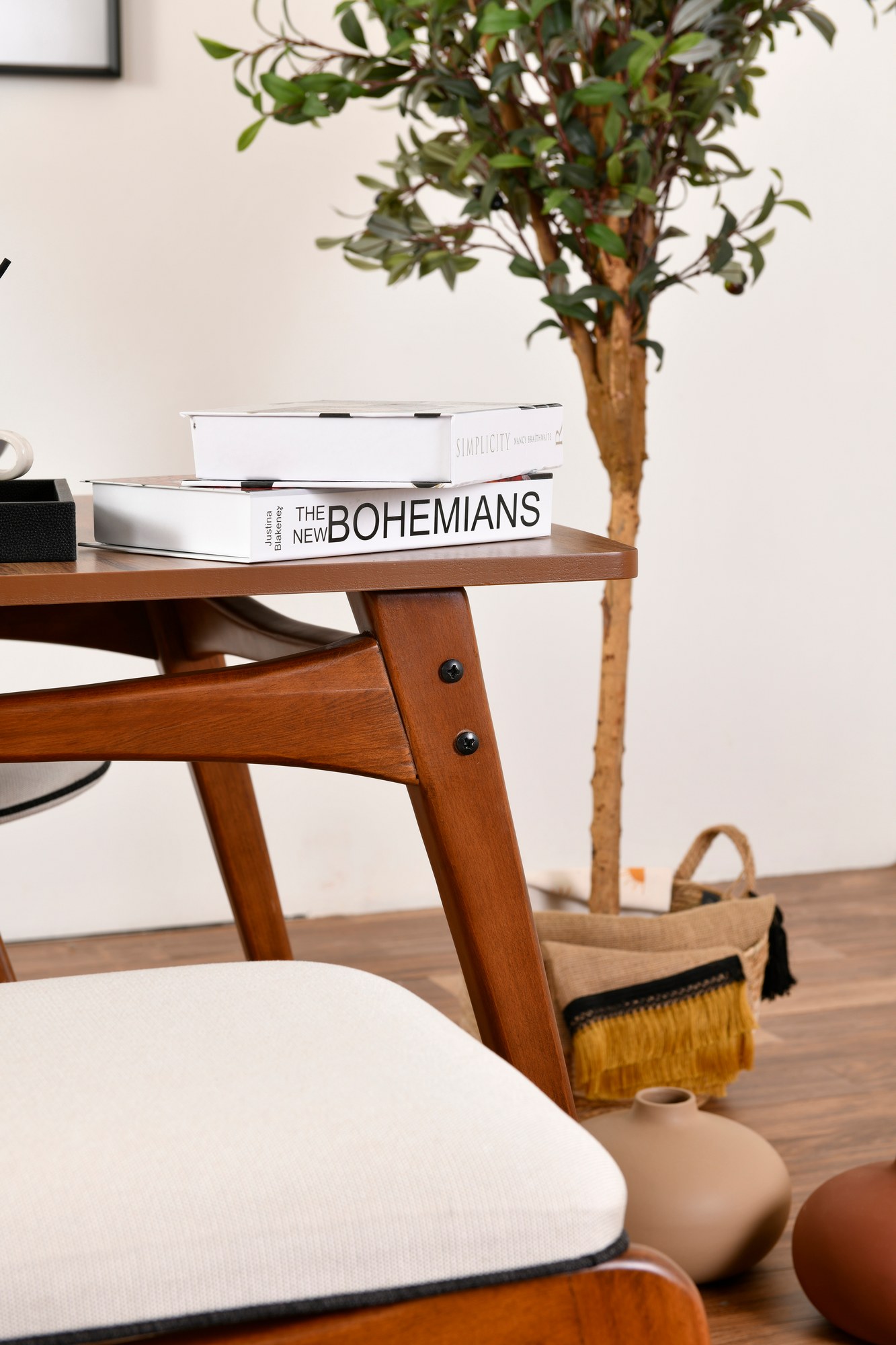 Touch Dining table set 4-pc. Nubuck leather Cream