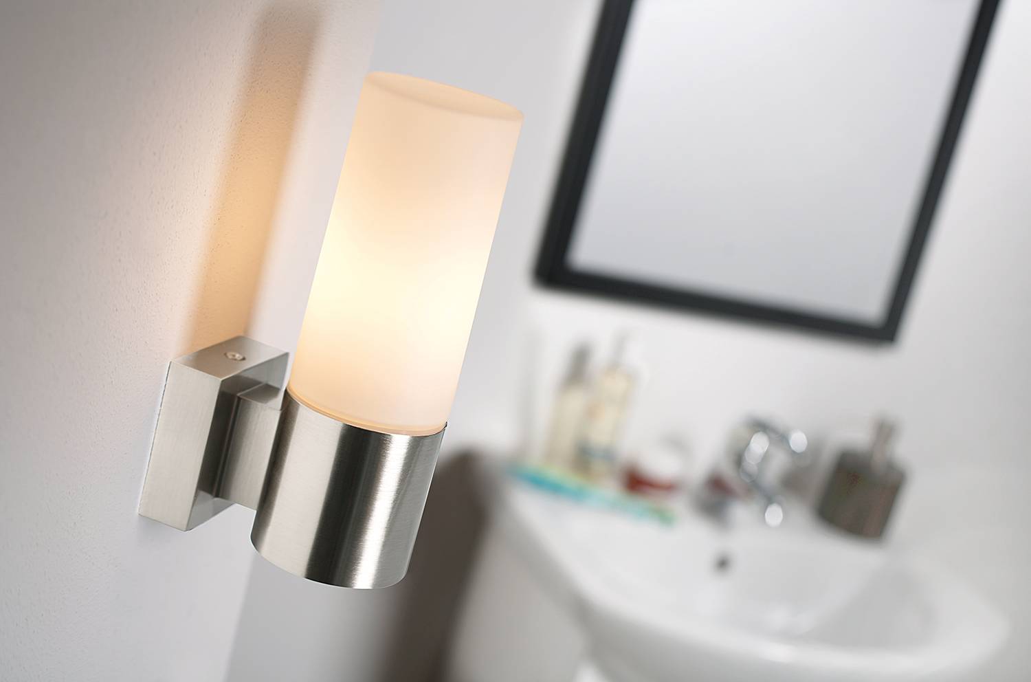 Wandleuchte Tangens Single Milchglas Silber