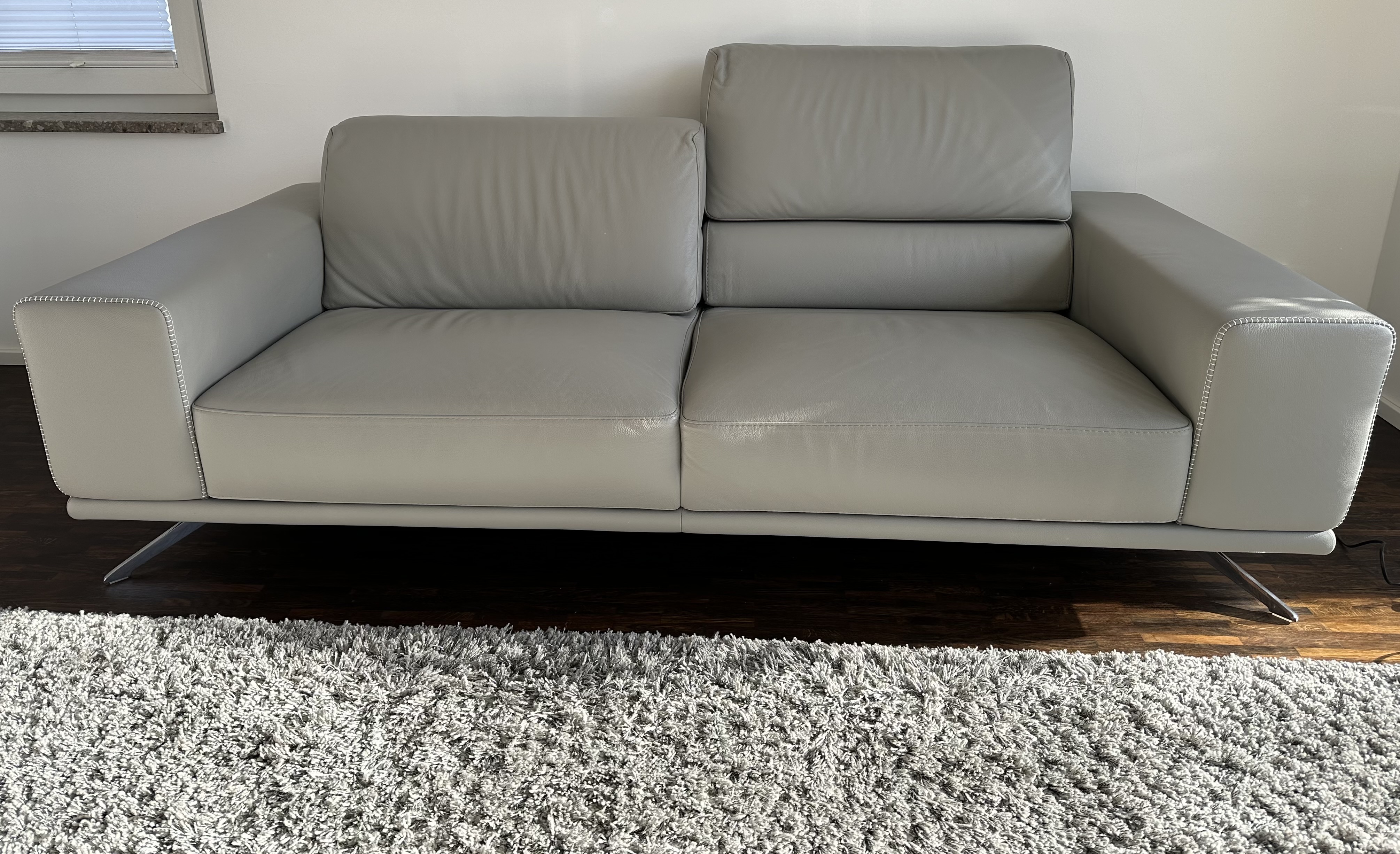 Presence Sofa Leder Metall Grau