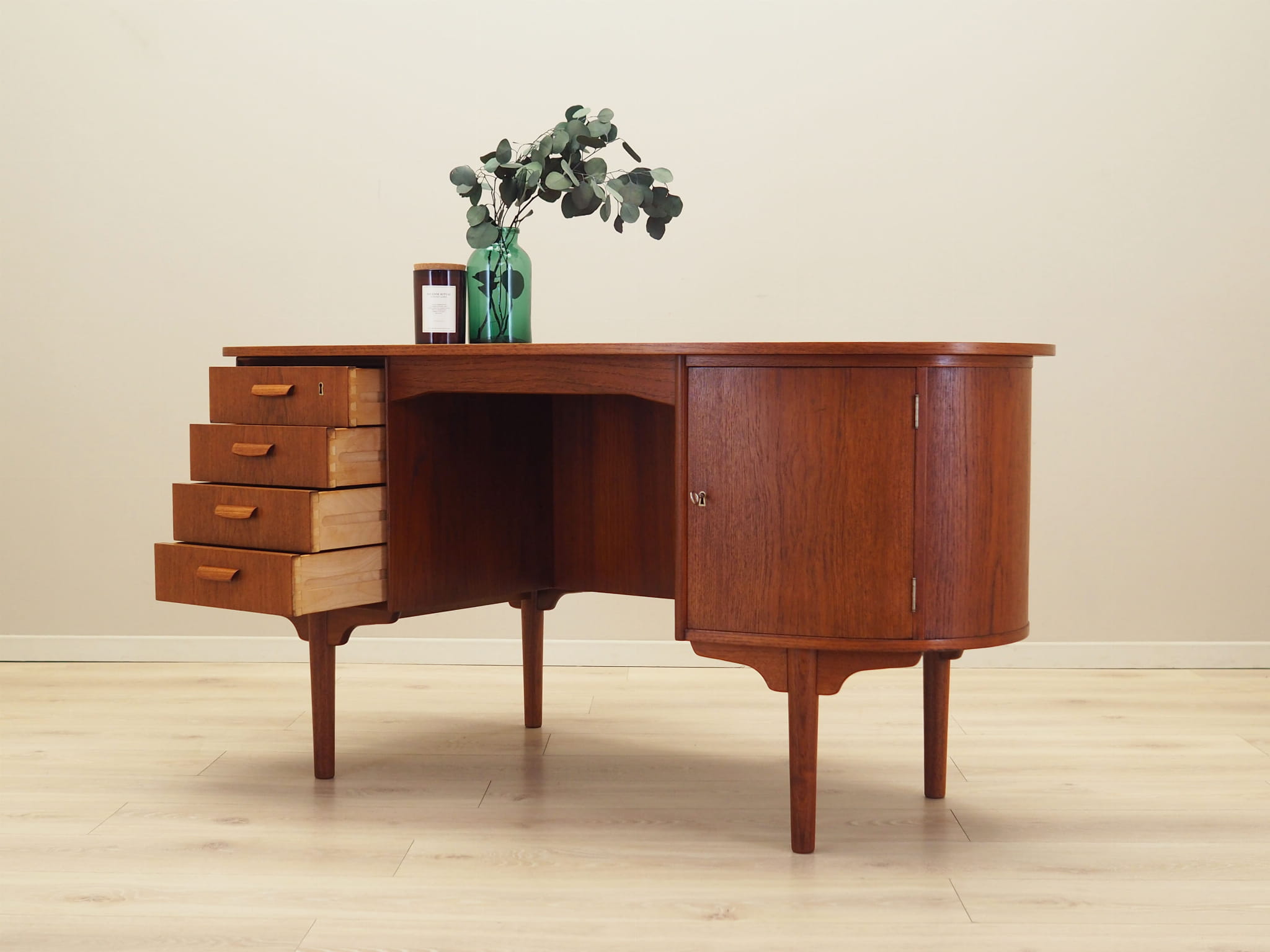 Schreibtisch Teakholz 1970er Jahre
