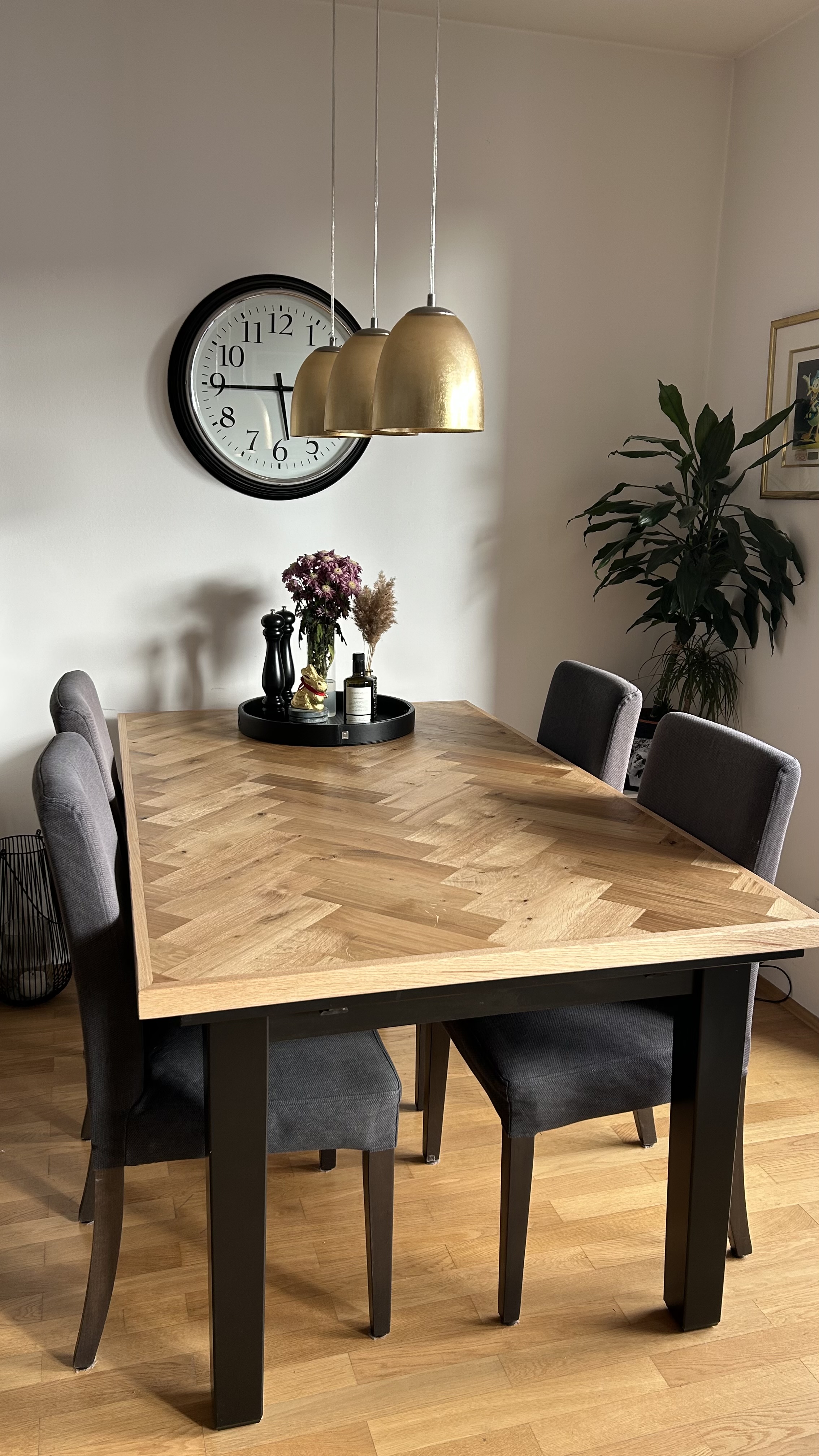 Solid oak tabletop in herringbone design