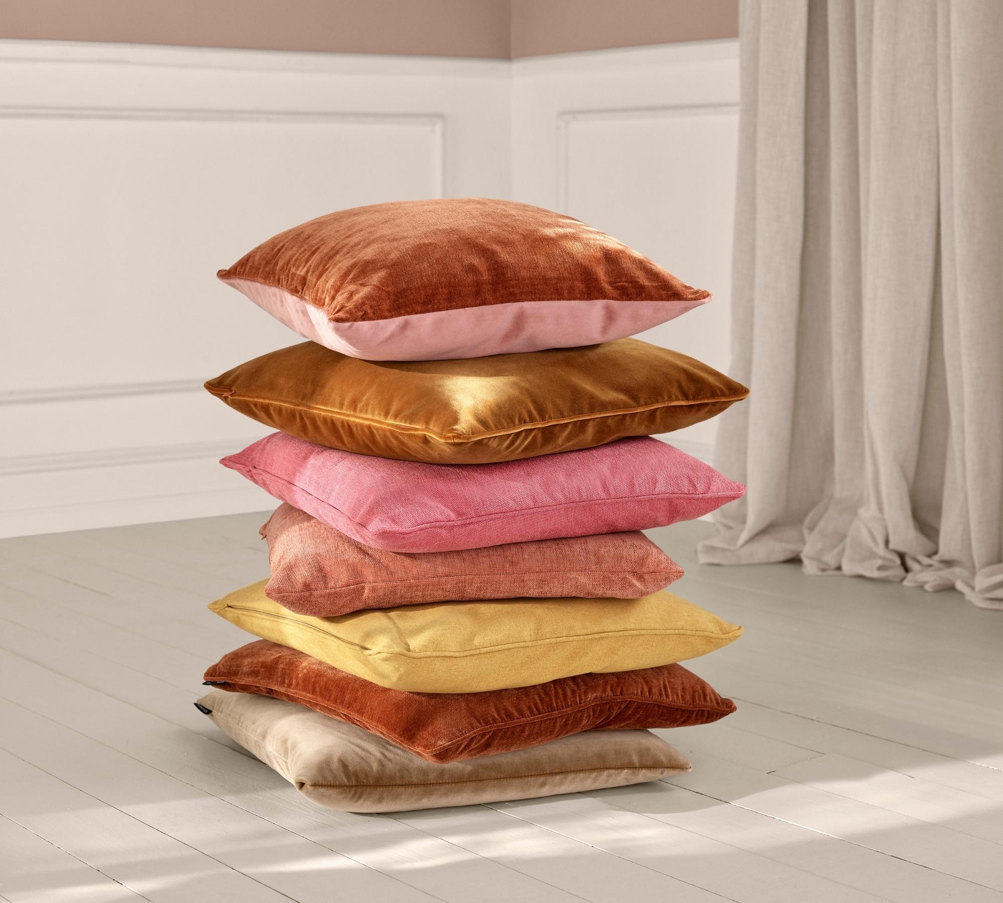 Posh Kissen Velour Matt Amber mit Daunenfüllung 50 x 50 cm
