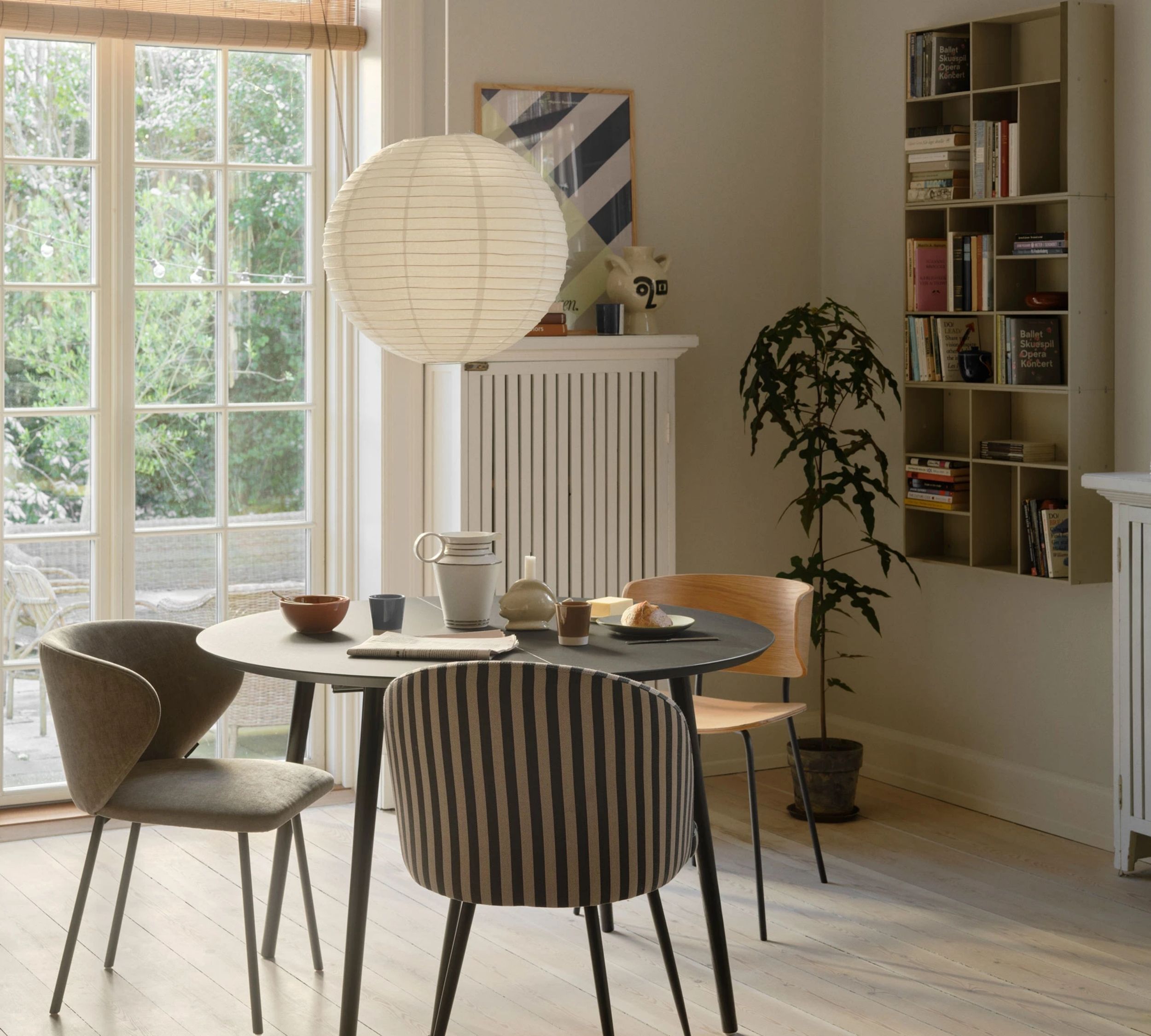 Amelia Dining Table Black Ø120 cm