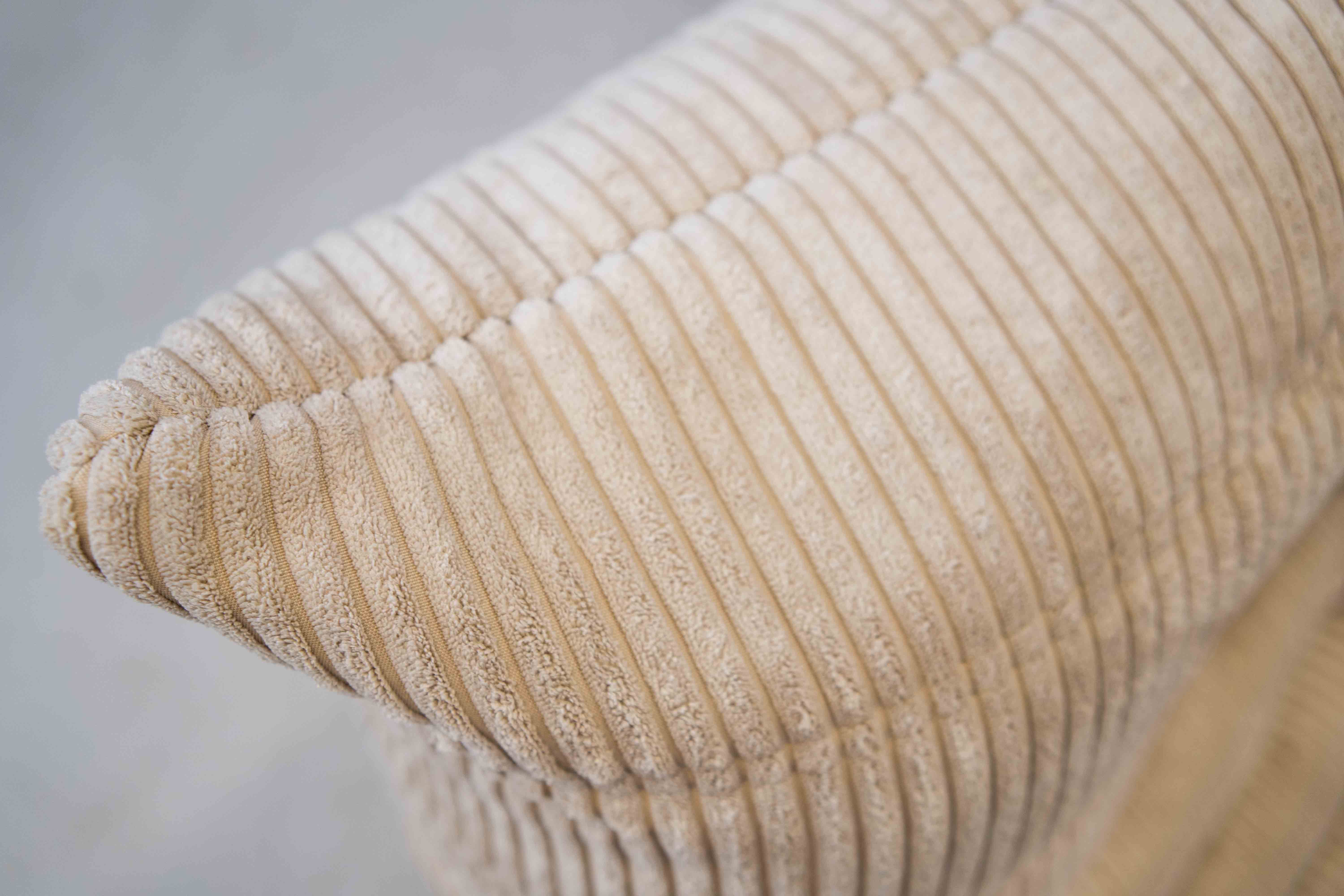 Togo Divano 2 posti con bracciolo velluto a coste beige