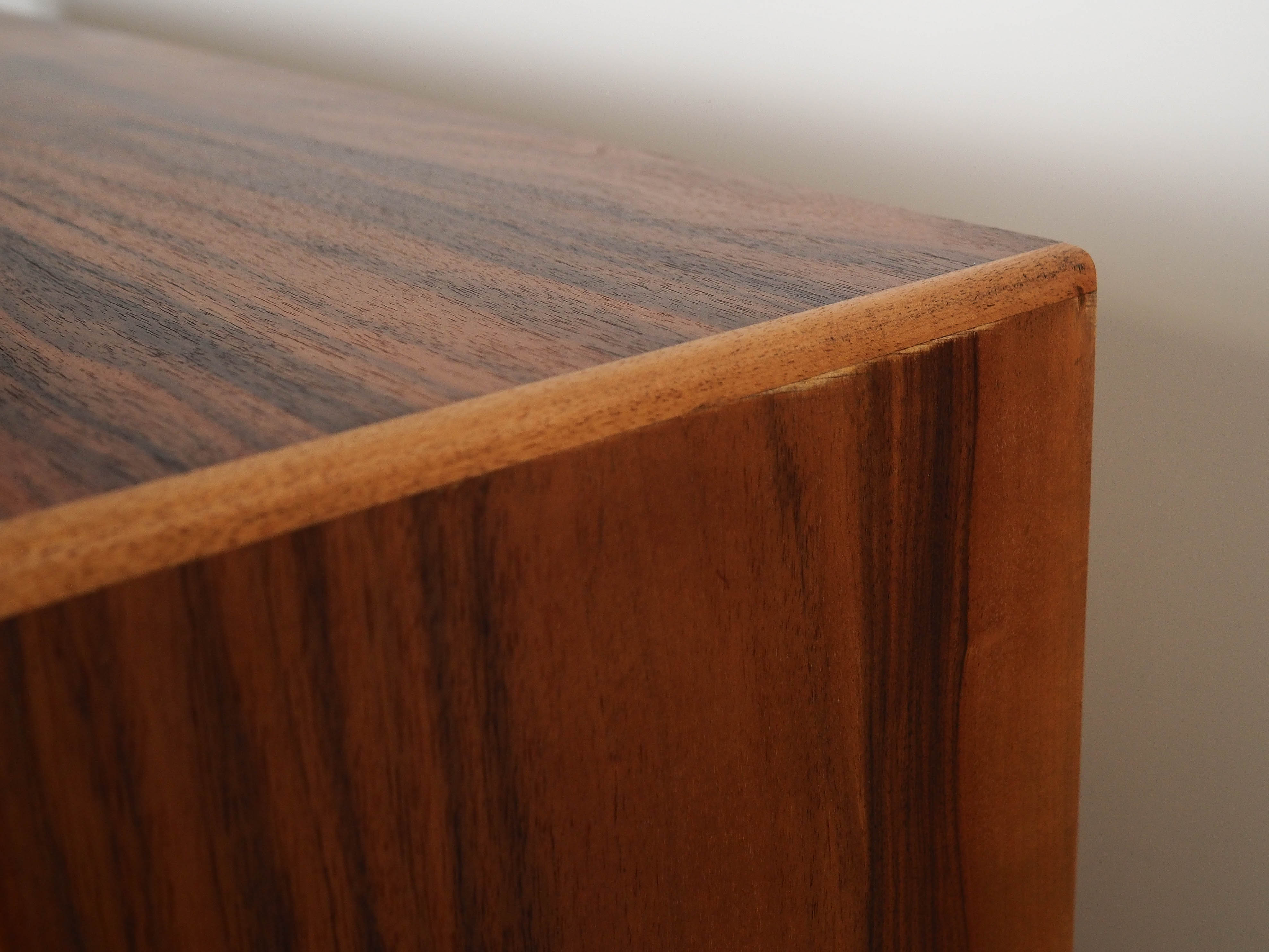 Nussbaum-Bücherregal Braun 1970er Jahre