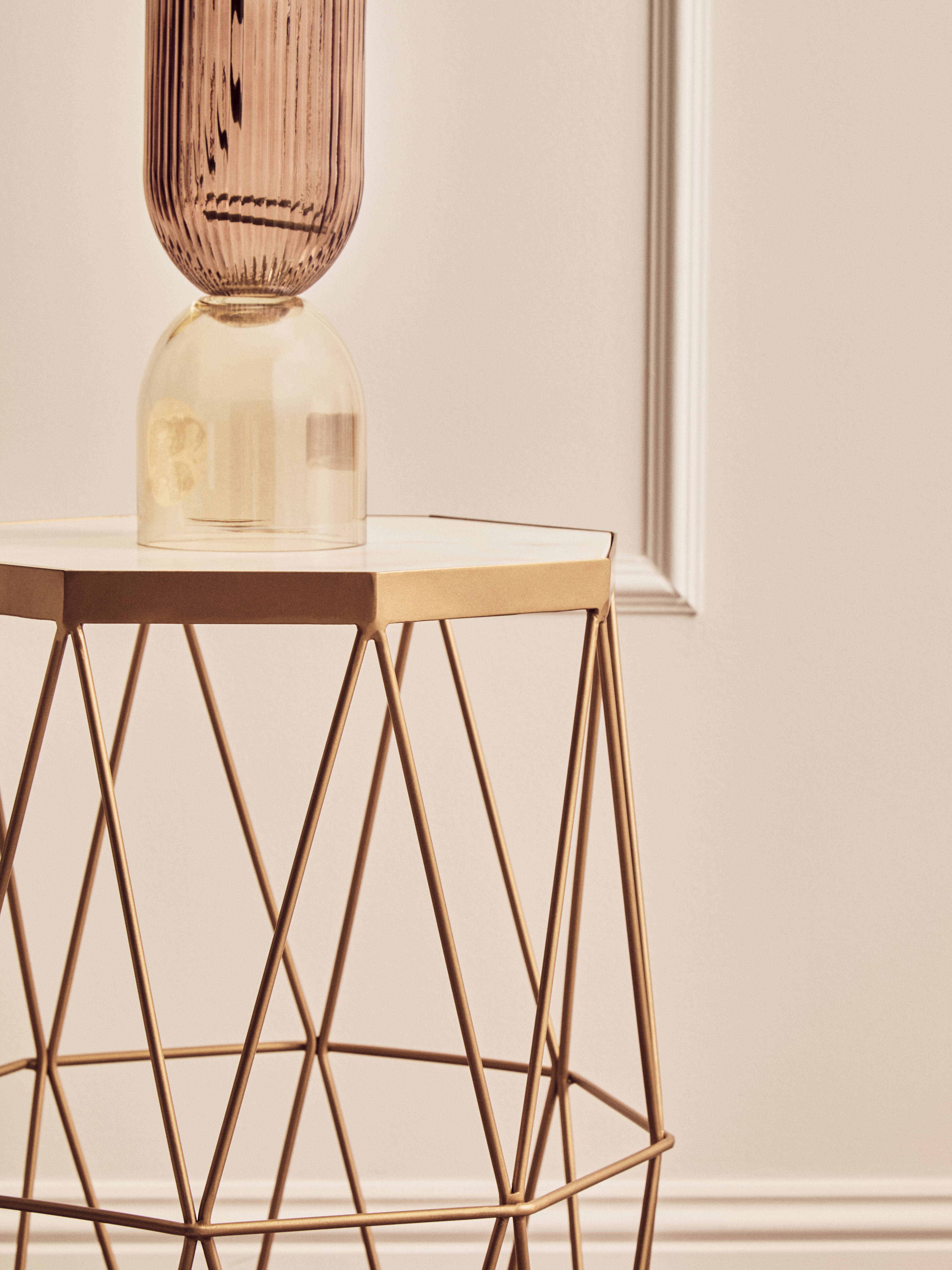 Shalimar Achteckiger Marmor und Gold Beistelltisch
