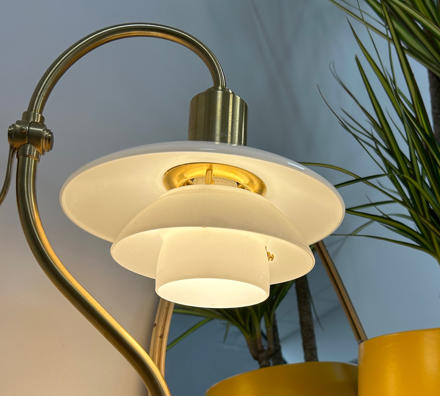PH 2/2 Luna Tischleuchte Eisen Gold