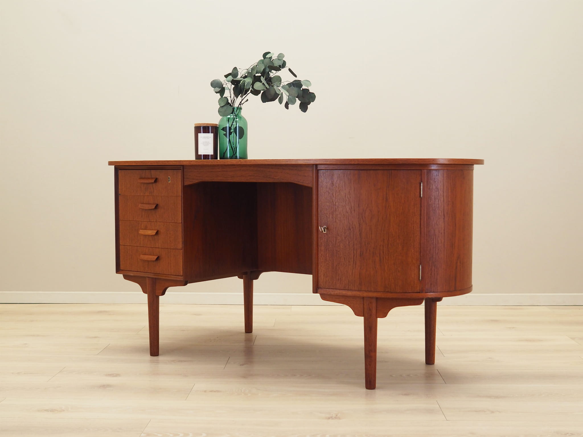Schreibtisch Teakholz 1970er Jahre