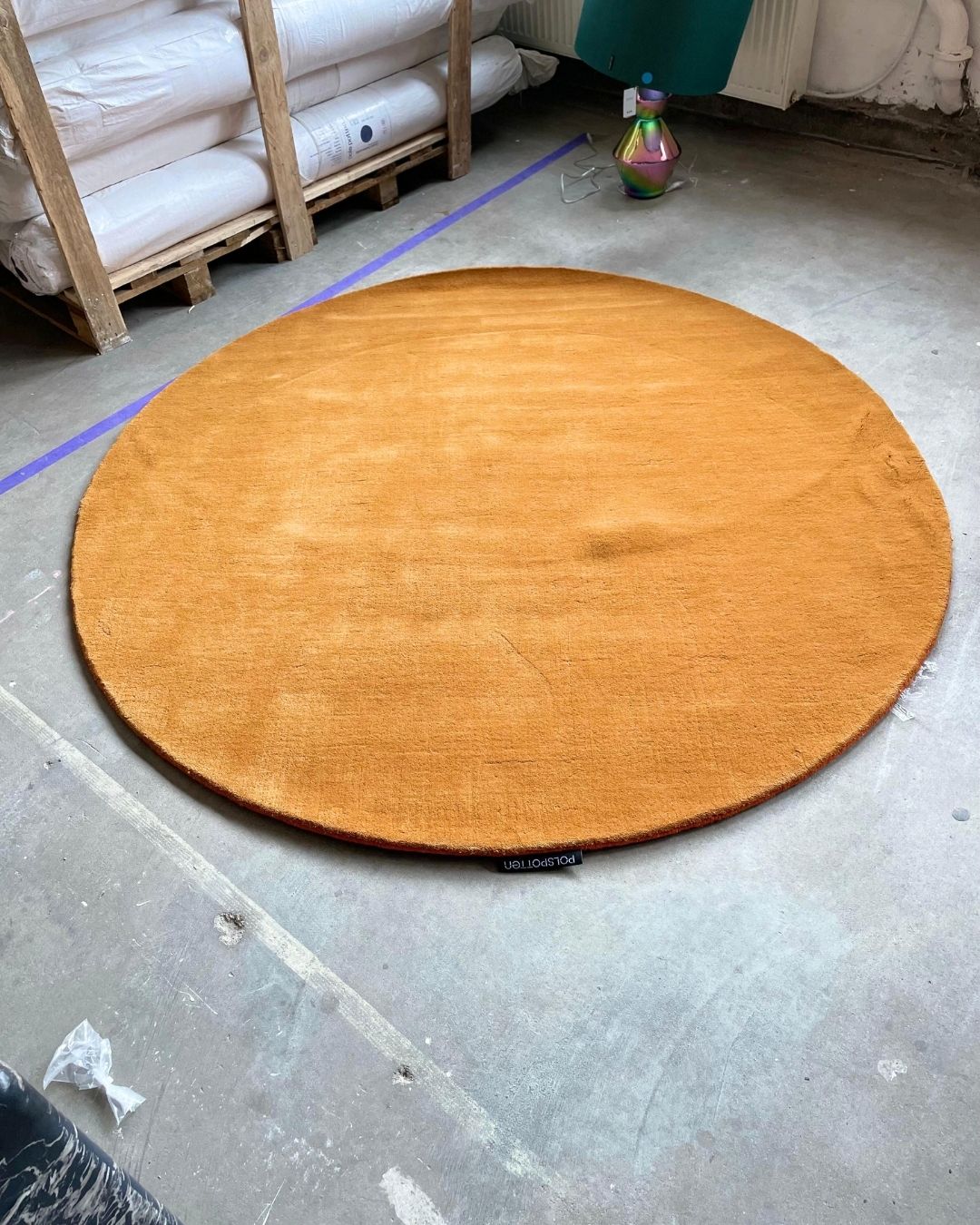 Outline Rug Polspotten Round Orange