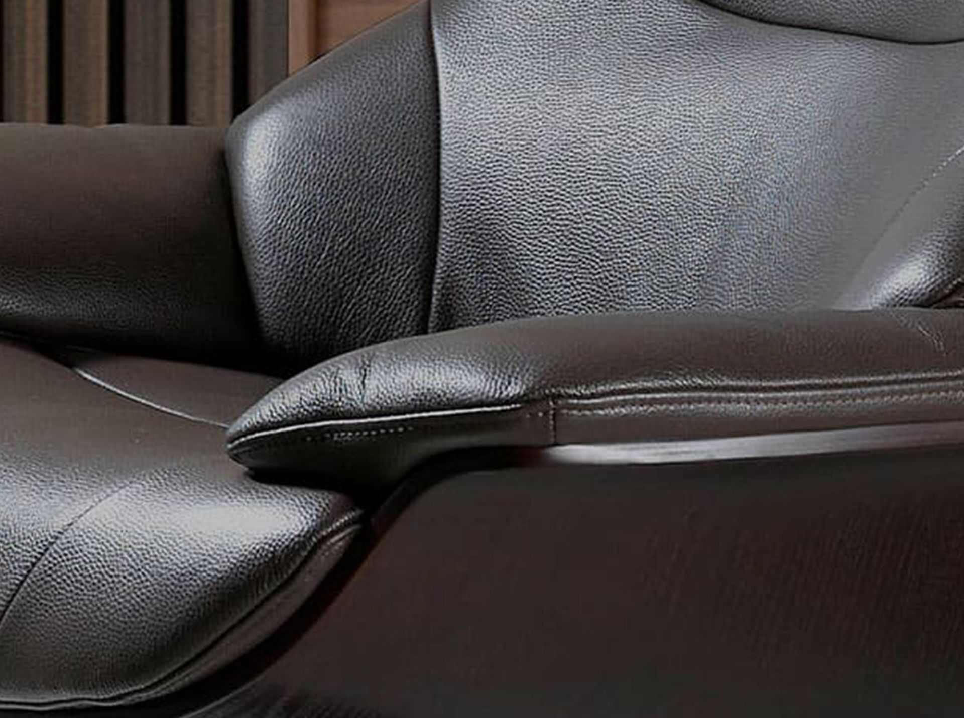 5022 Swivel chair with armrests leather brown