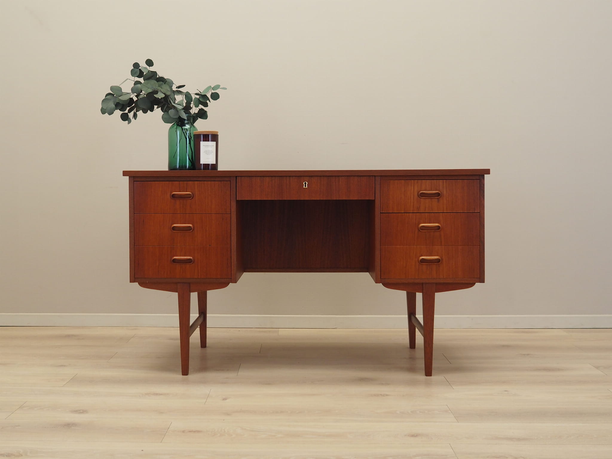 Schreibtisch Teakholz 1970er Jahre