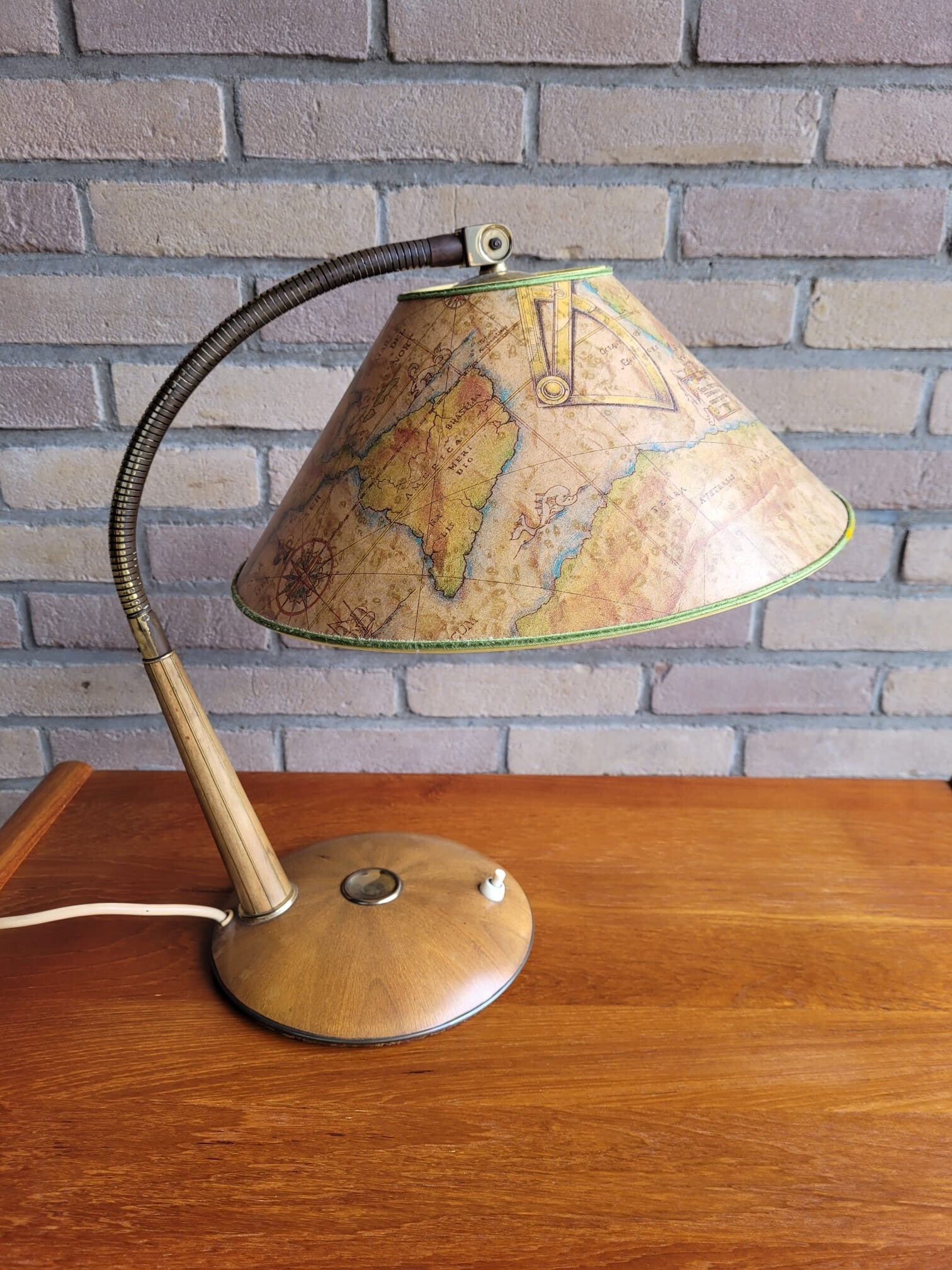 Model 31 table lamp Brown