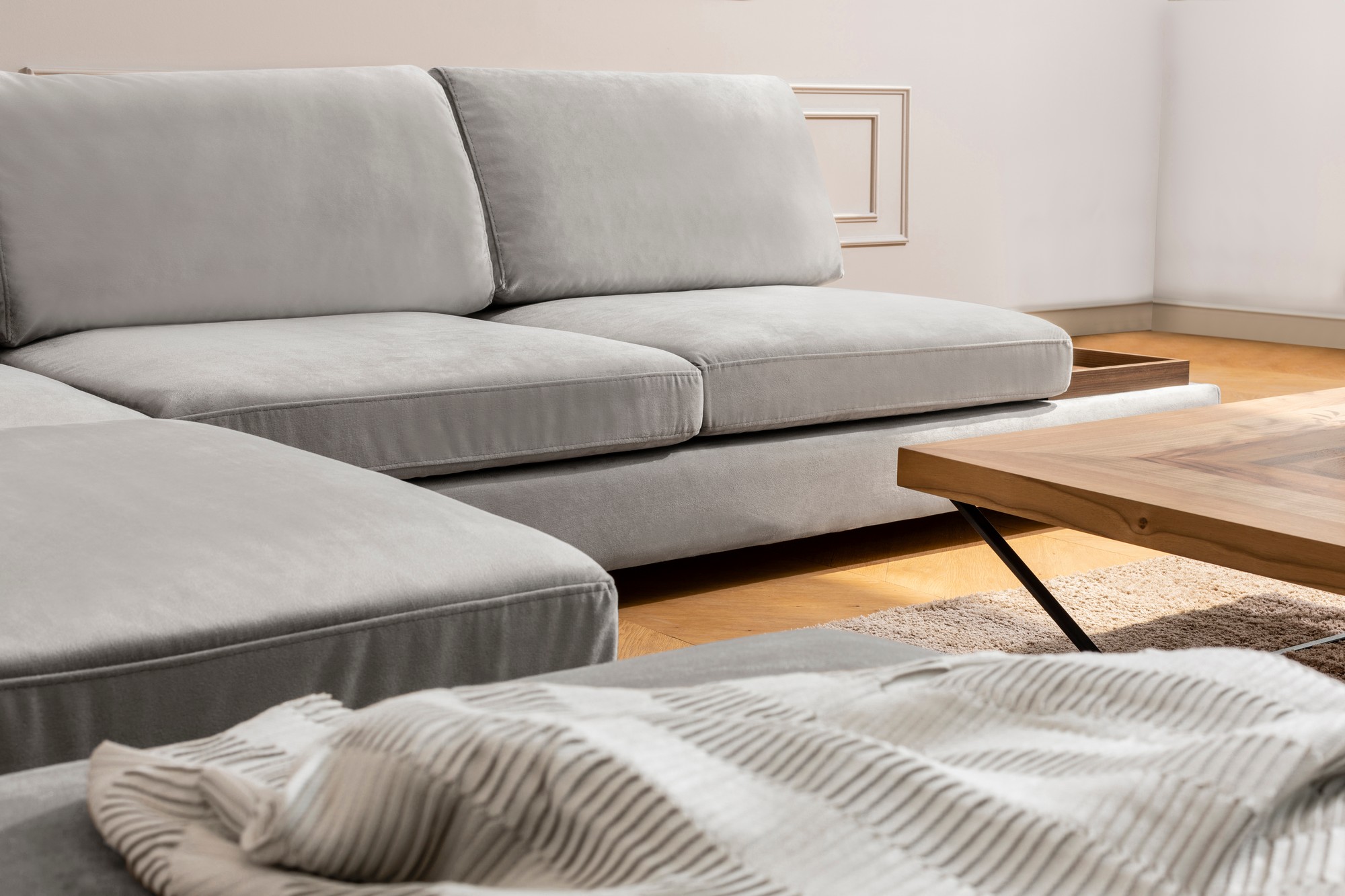 Tulip Ecksofa Links mit Hocker Hellgrau