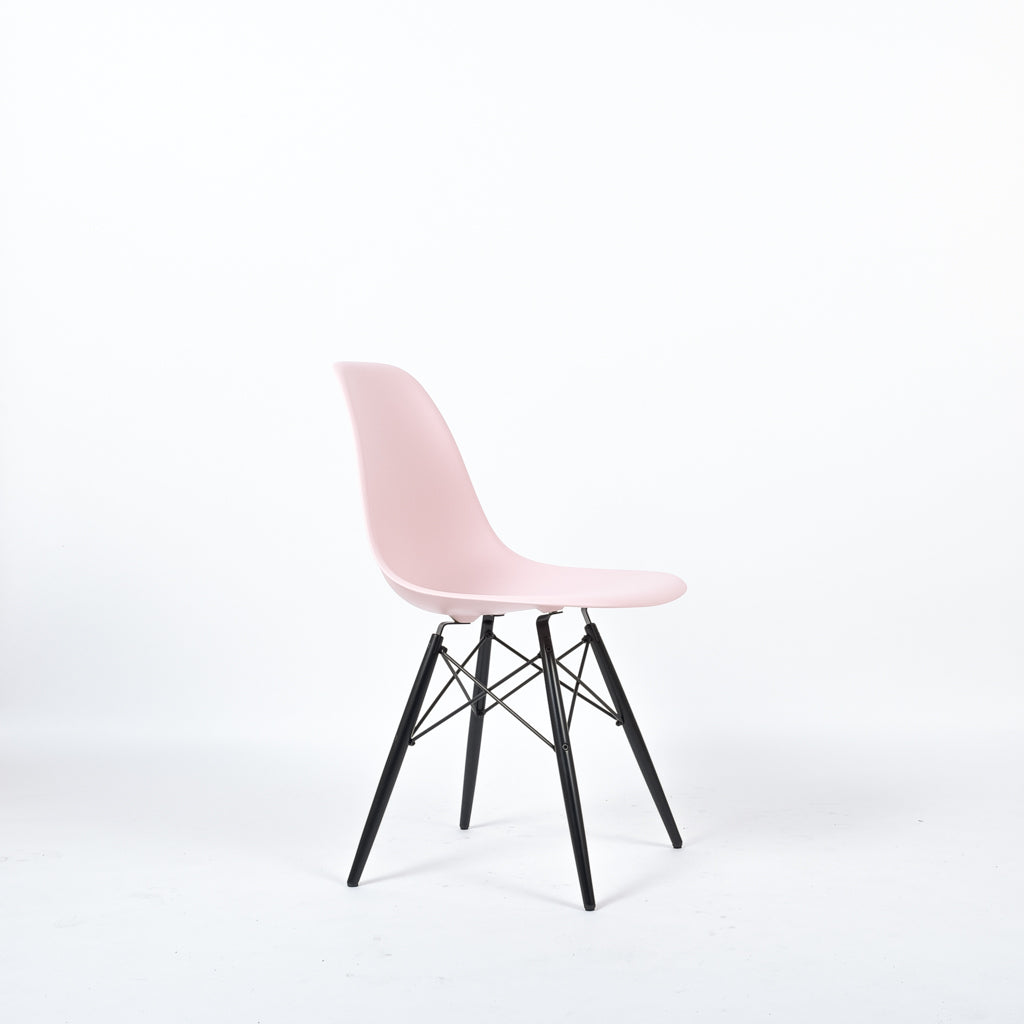 Eames Plastic Side Chair DSW Zartrose