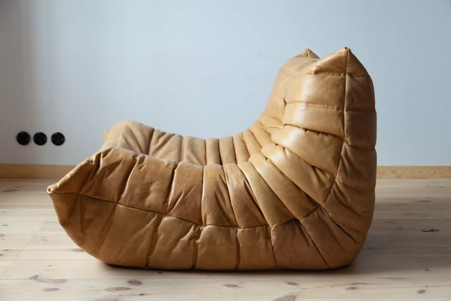 Poltrona Togo in pelle pull-up cammello