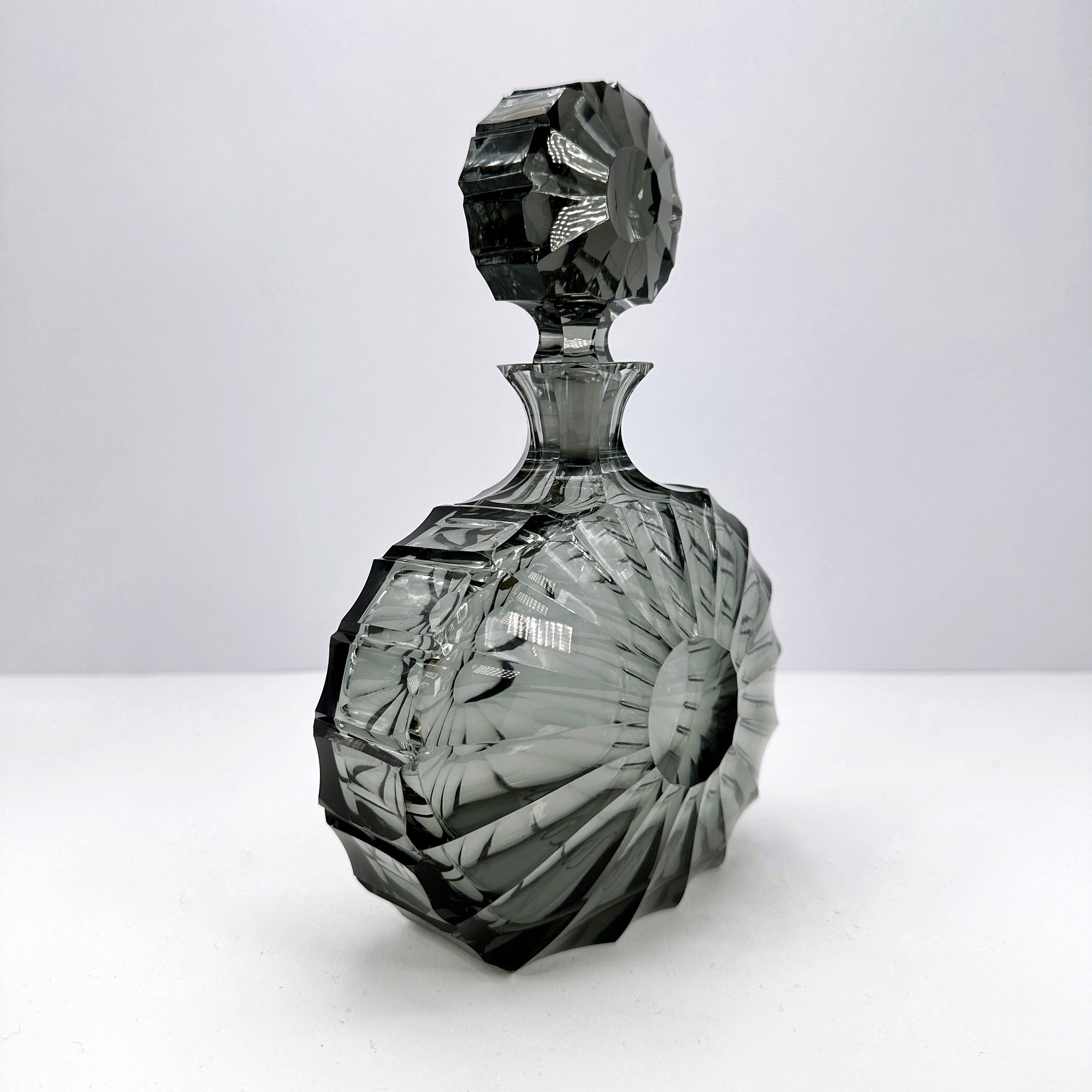 Decanter in cristallo Mid-century / Caraffa in vetro fumé grigio