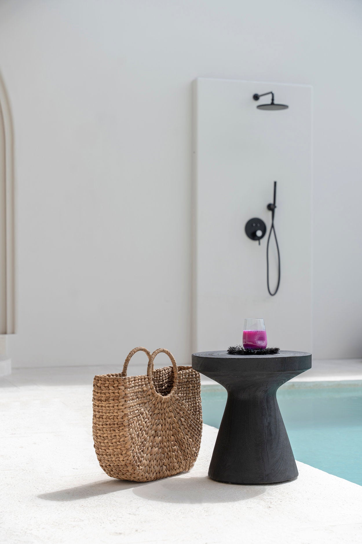 The Gravity Side Table Black ø40cm