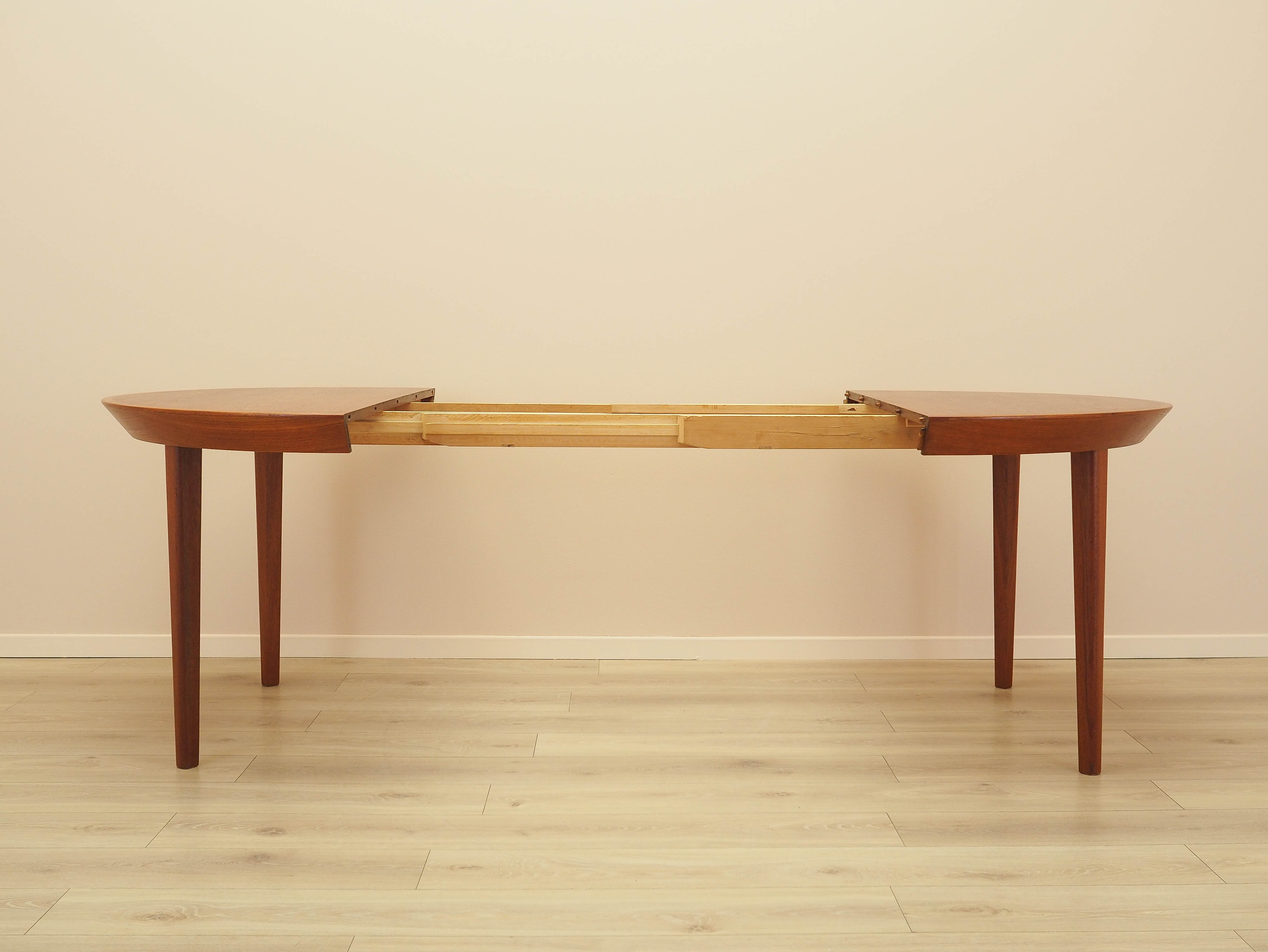 Round table Teak Brown