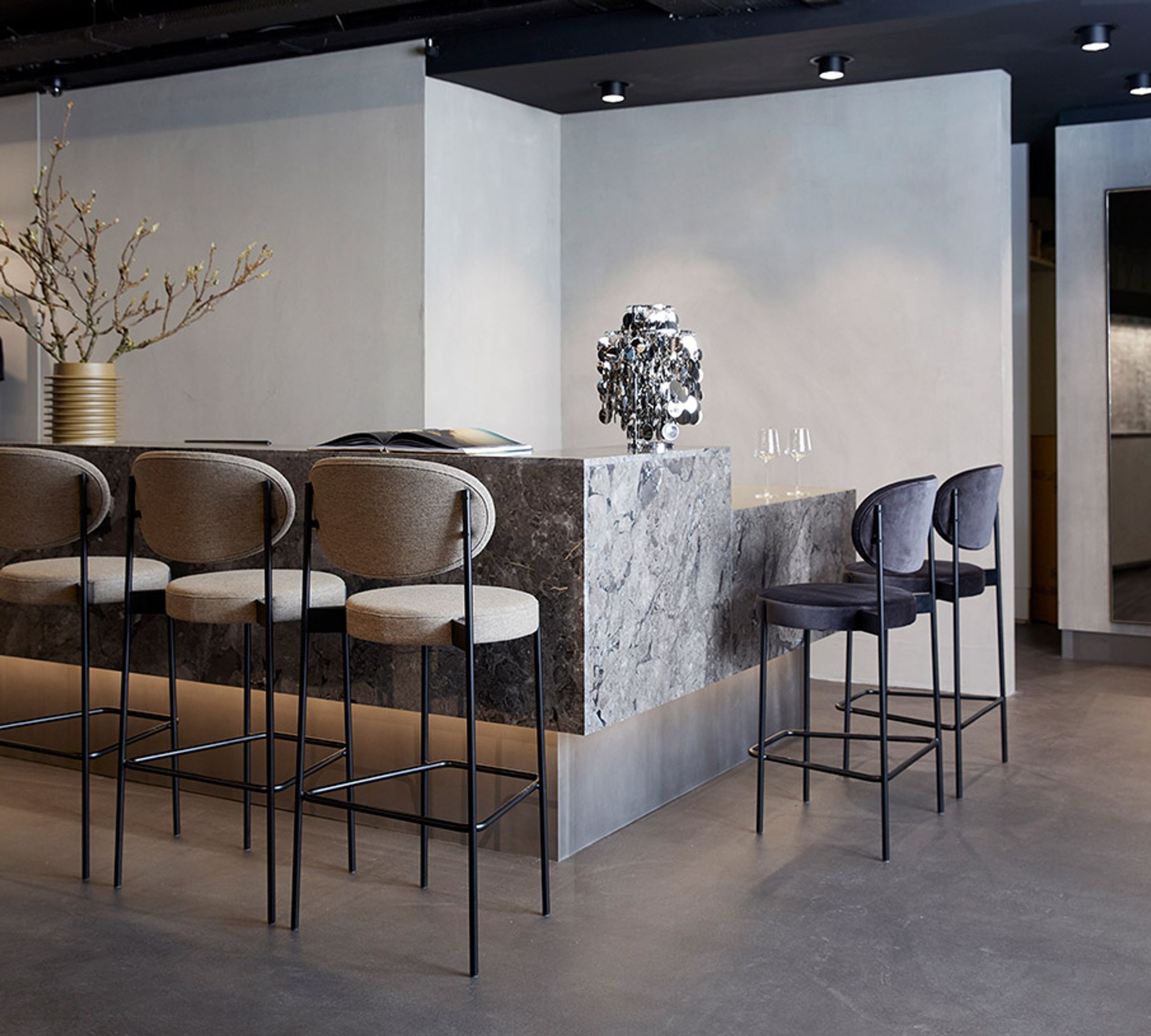 Series 430 Hocker Samt Taupe