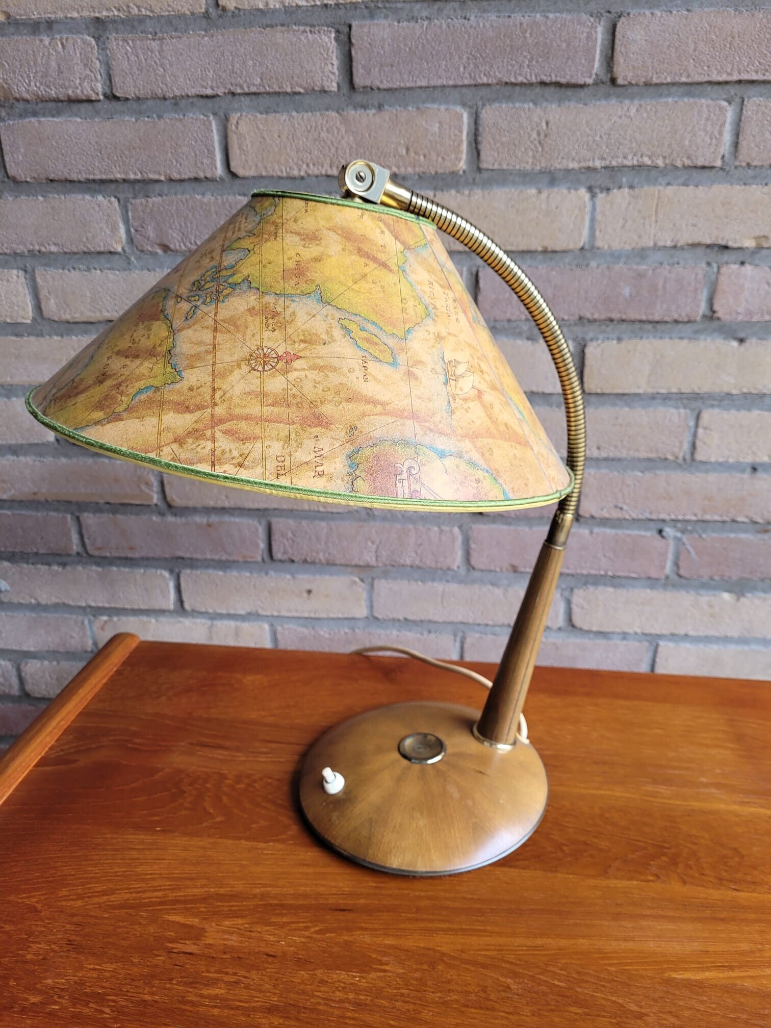 Modell 31 Tischlampe Braun
