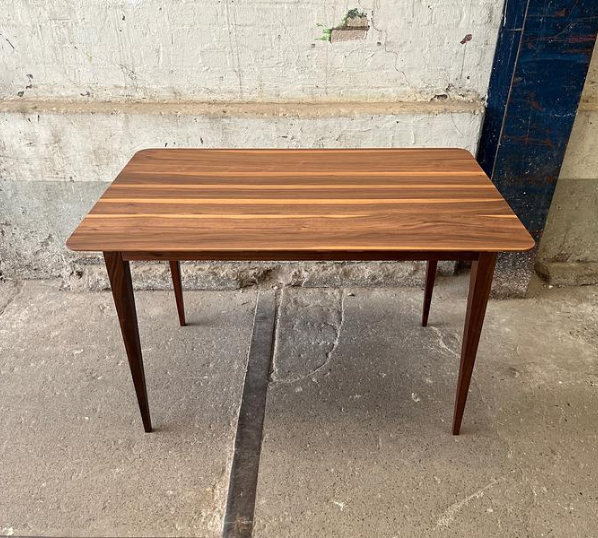 Beluga Tisch Nussbaum 3 Schichtplatte Braun