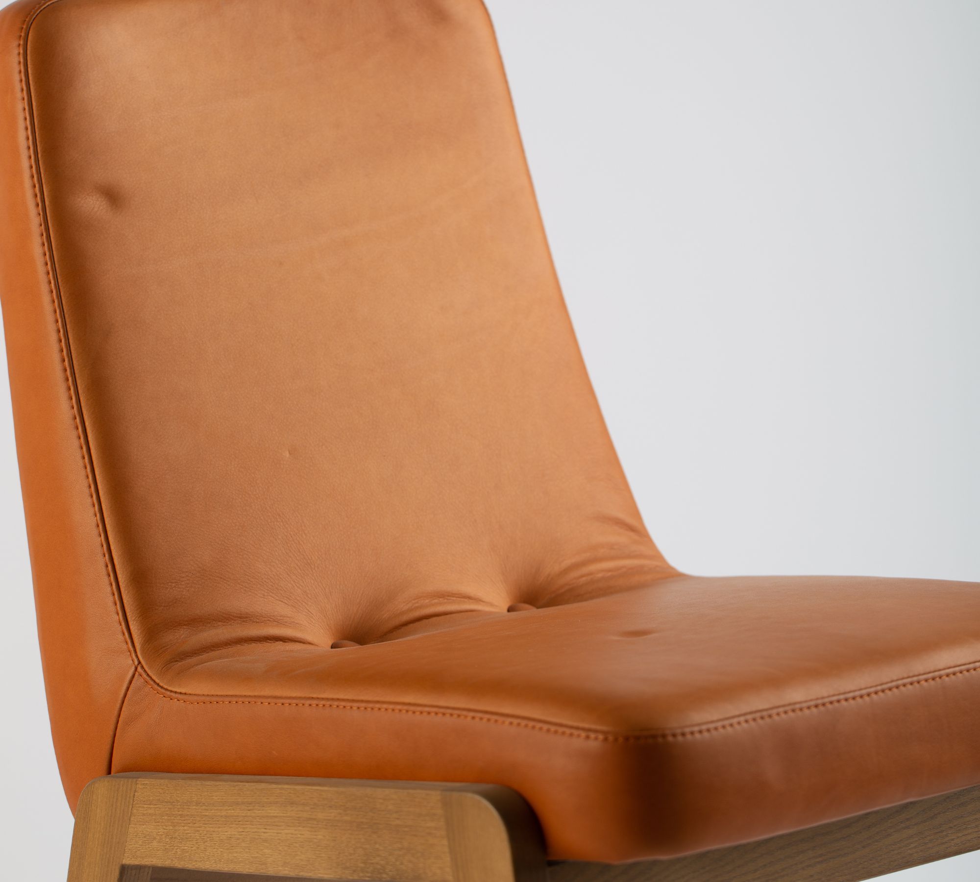 200-125 VAR Stuhl Holz Leder Cognac