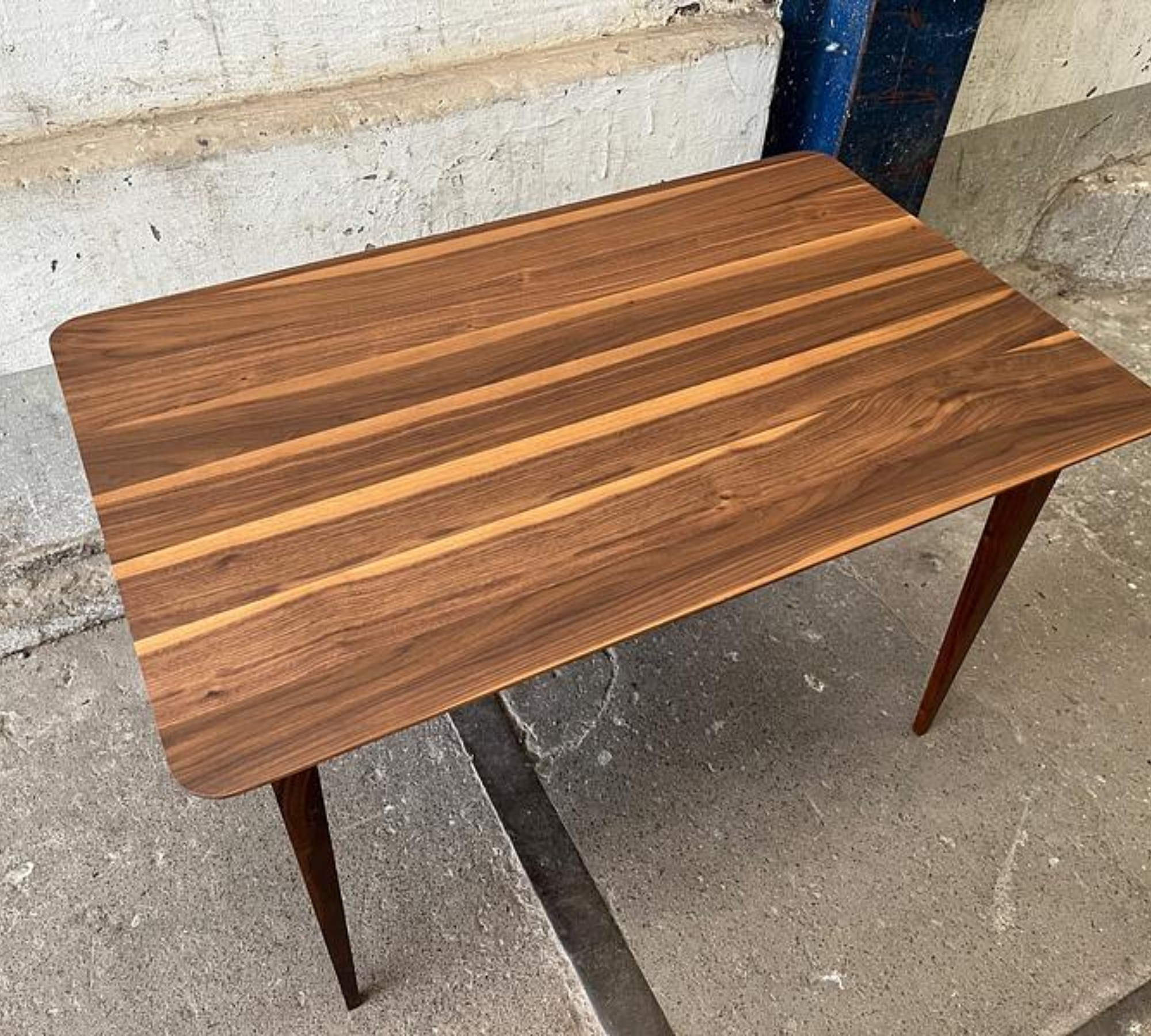 Beluga Tisch Nussbaum 3 Schichtplatte Braun