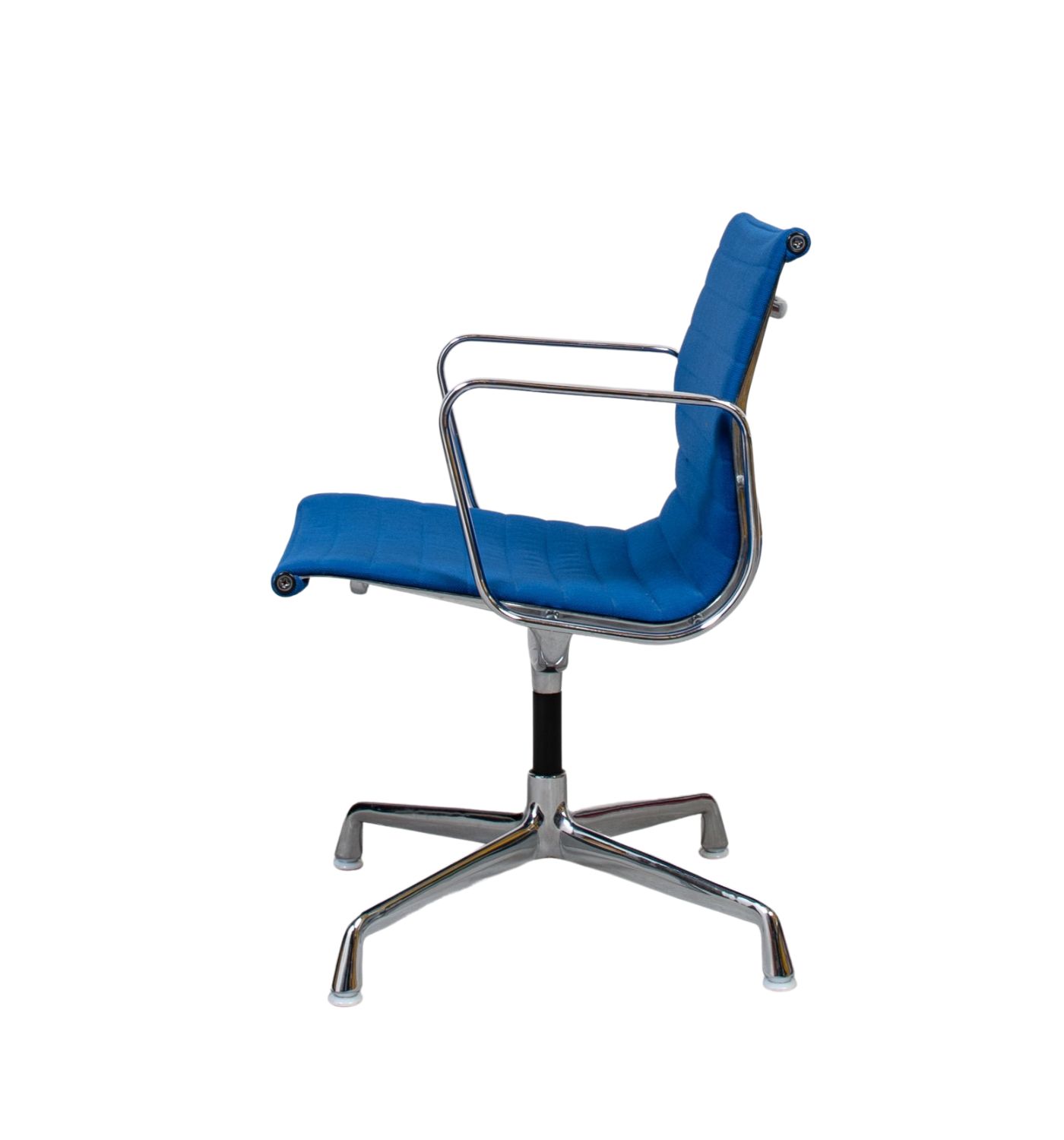 Eames EA 108 Aluminium Chair in Blau