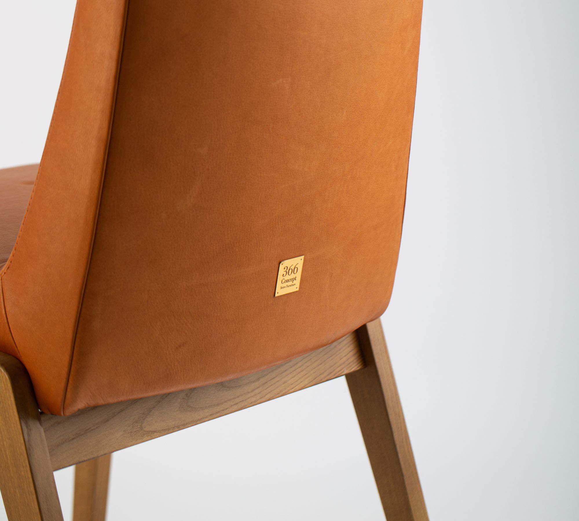 200-125 VAR Stuhl Holz Leder Cognac