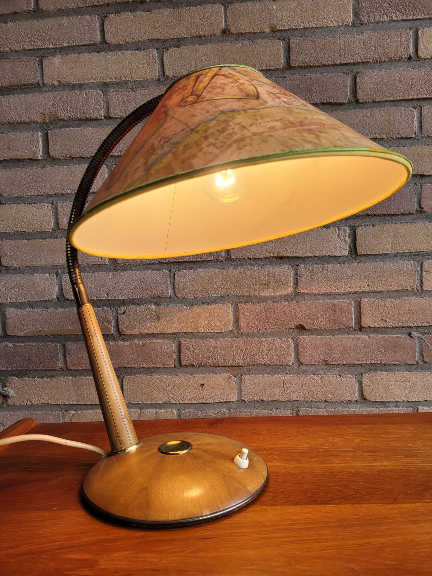 Modell 31 Tischlampe Braun