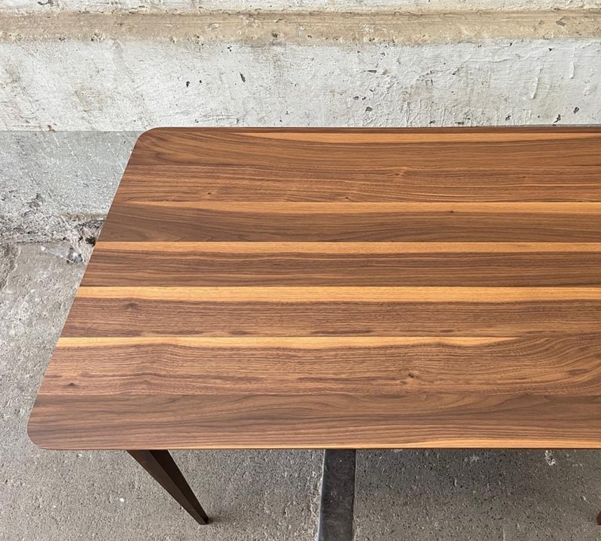 Beluga Tisch Nussbaum 3 Schichtplatte Braun
