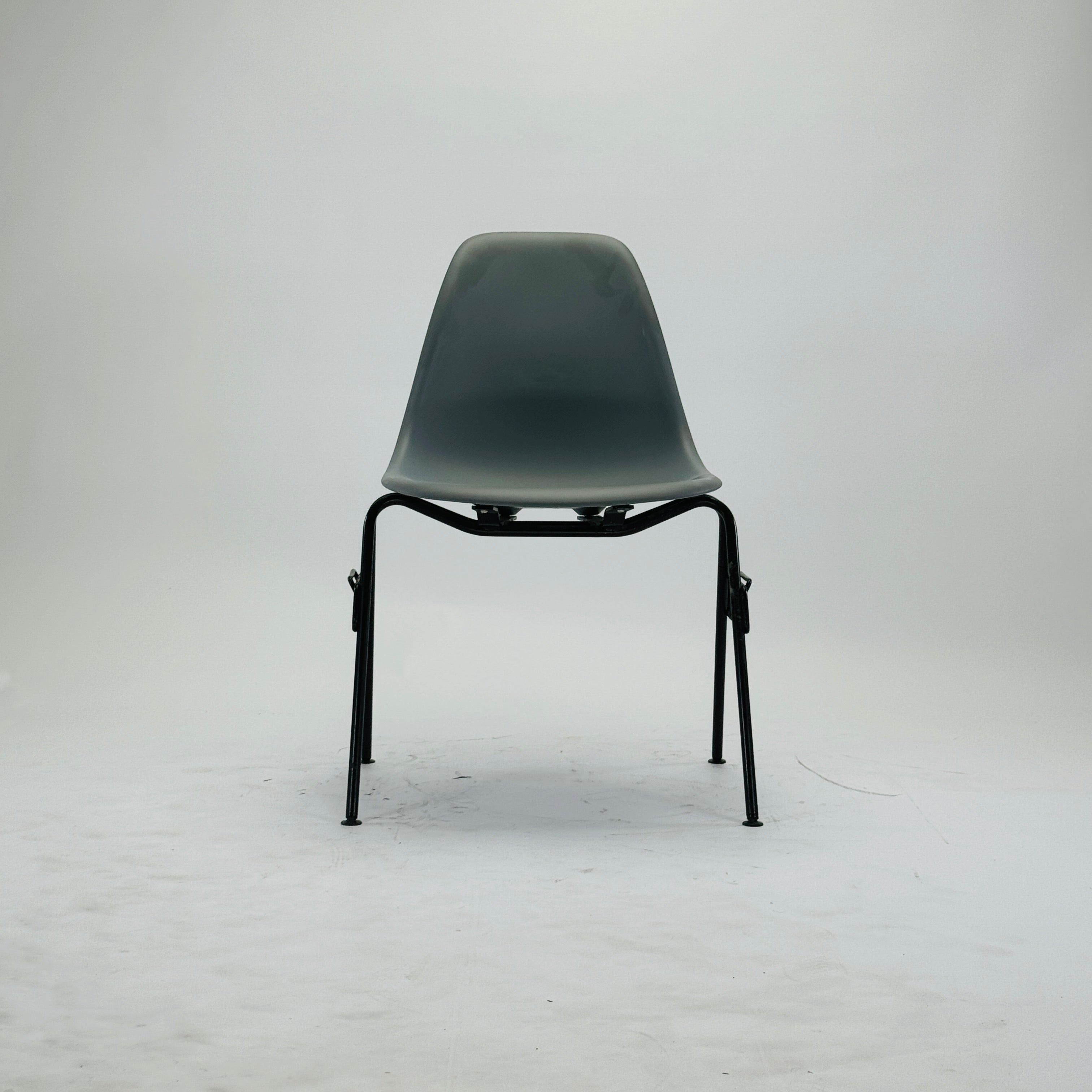 Eames DSS Plastic Side Chair Schwarz Granitgrau