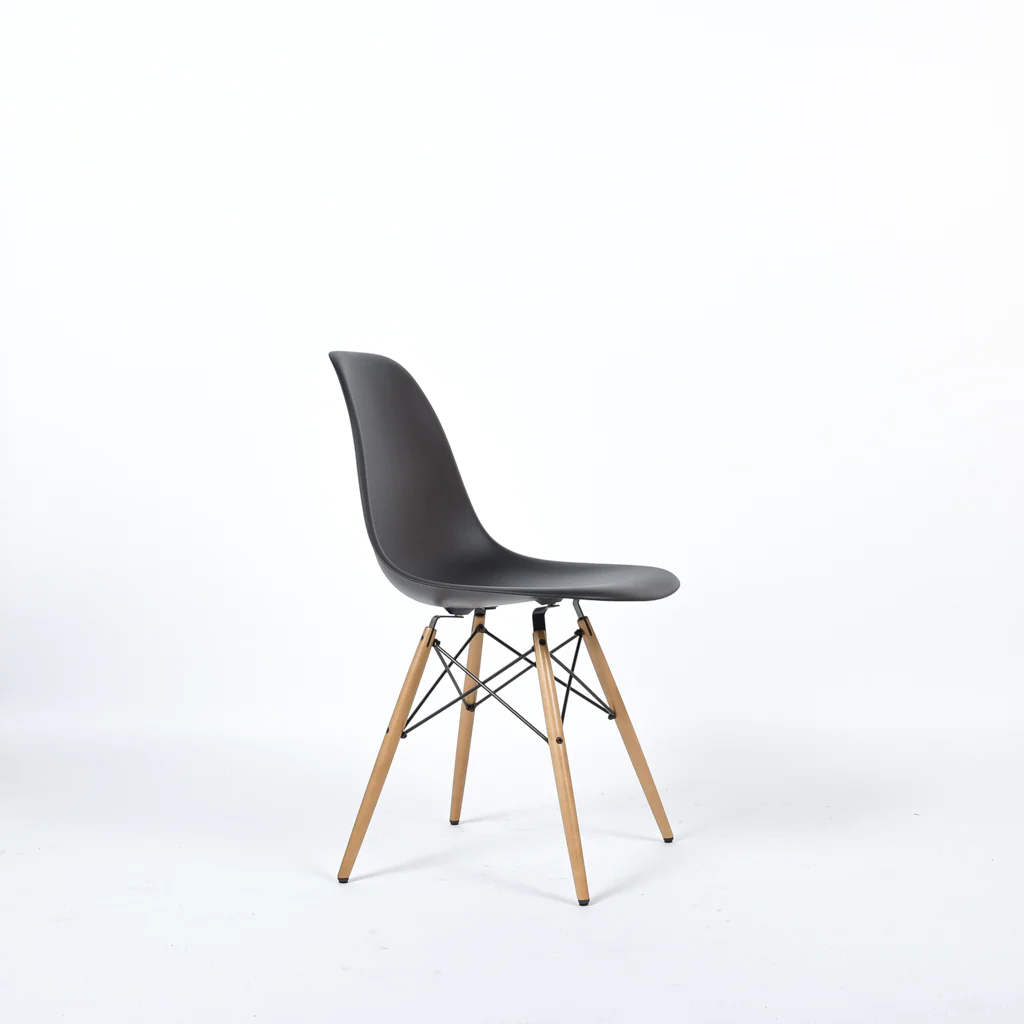 Eames Plastic Side Chair DSW Schwarz