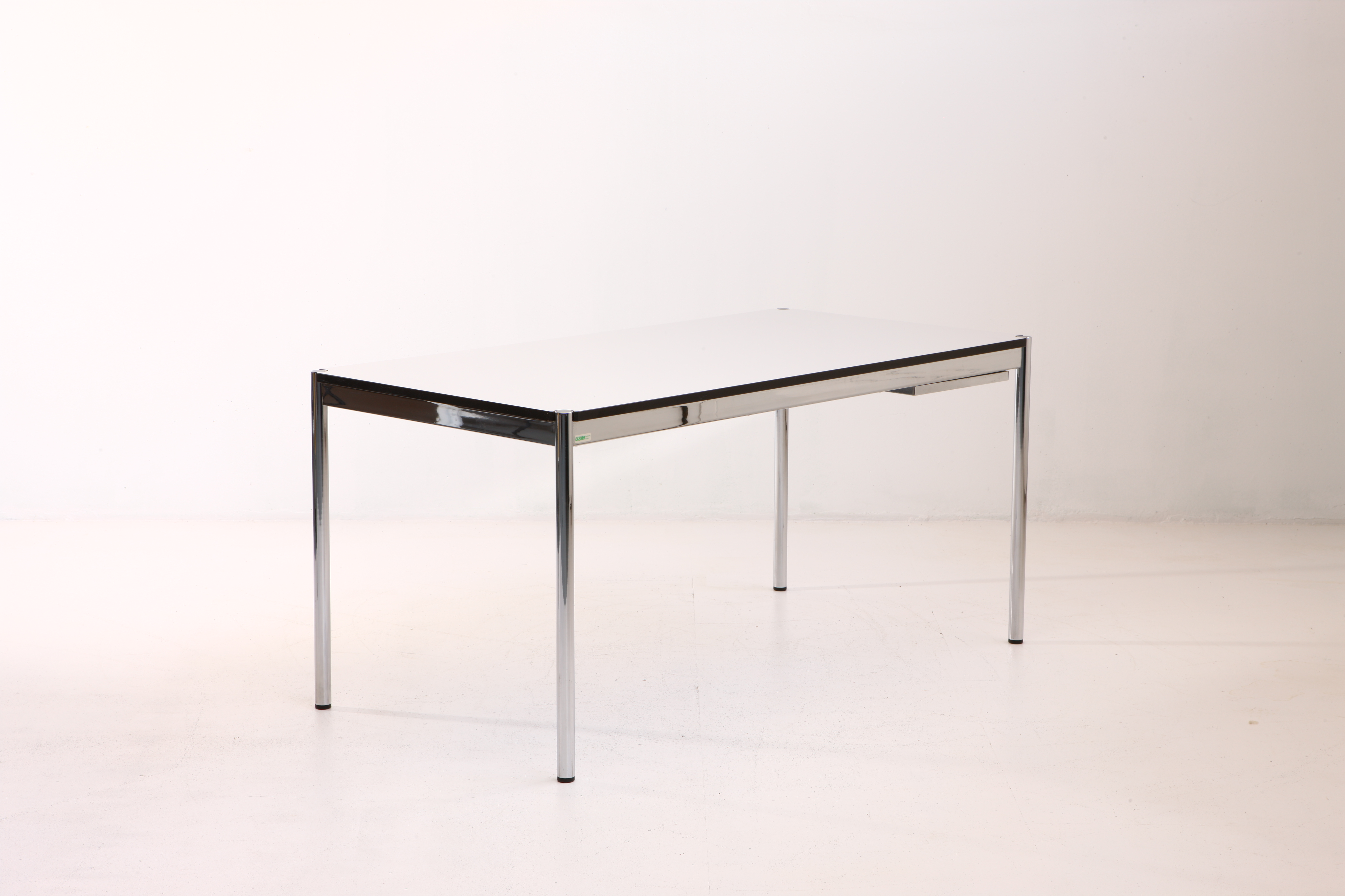 Schreibtisch mit Schiebeschublade Silber