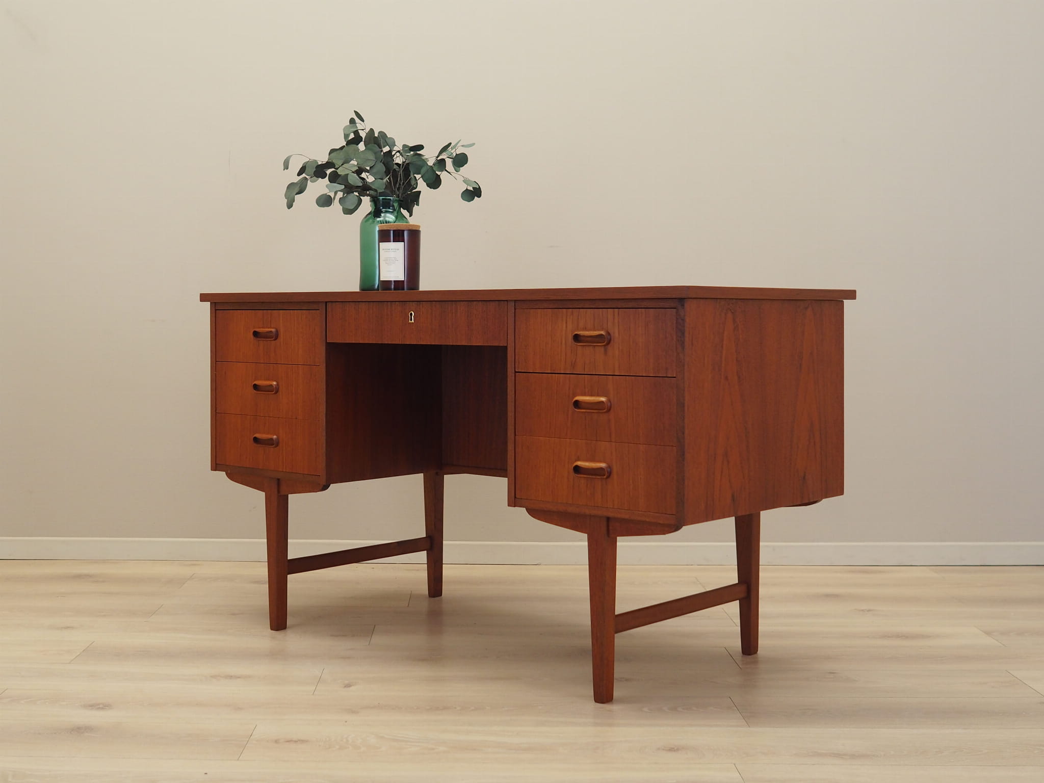 Schreibtisch Teakholz 1970er Jahre