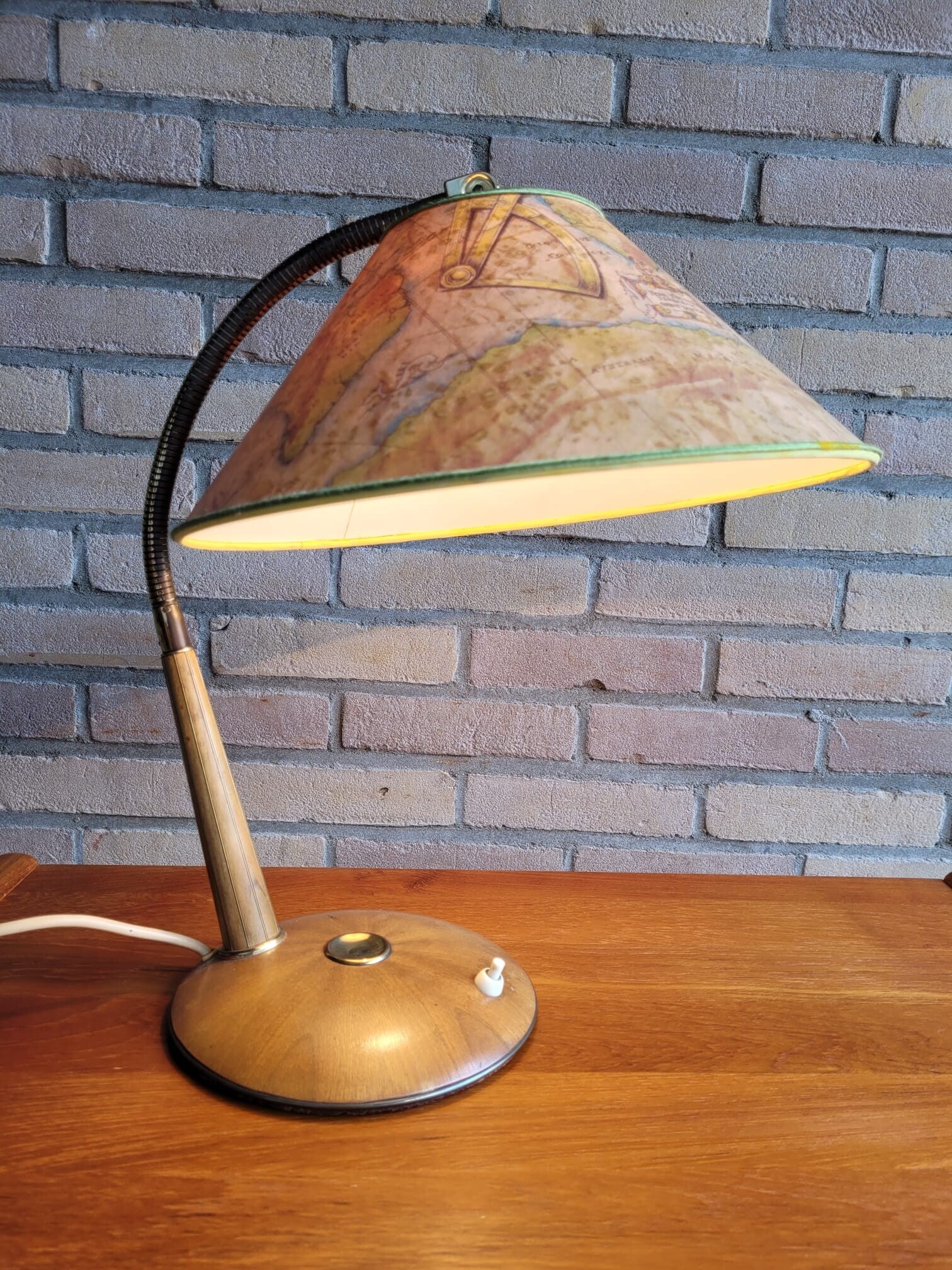 Modell 31 Tischlampe Braun
