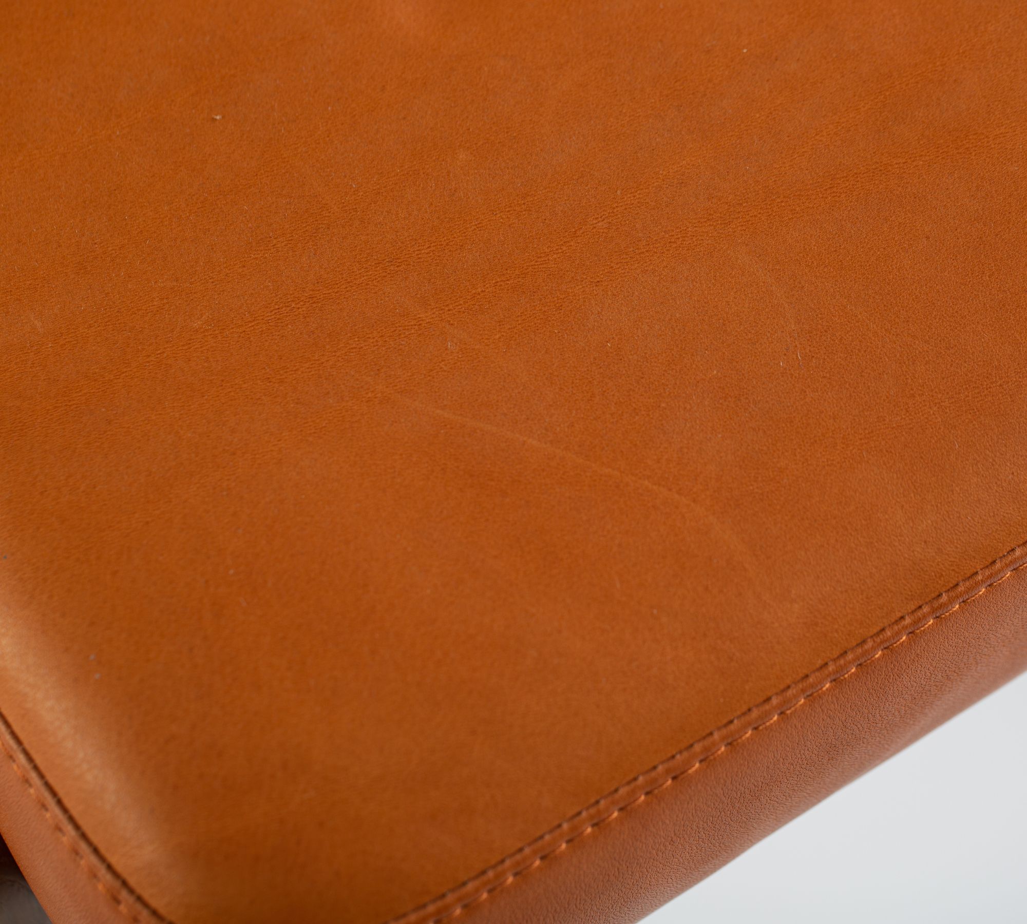 200-125 VAR Stuhl Holz Leder Cognac