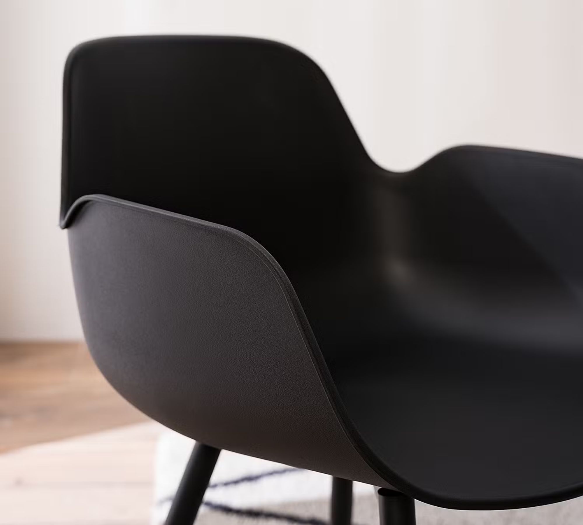 Mercada Armchair Black