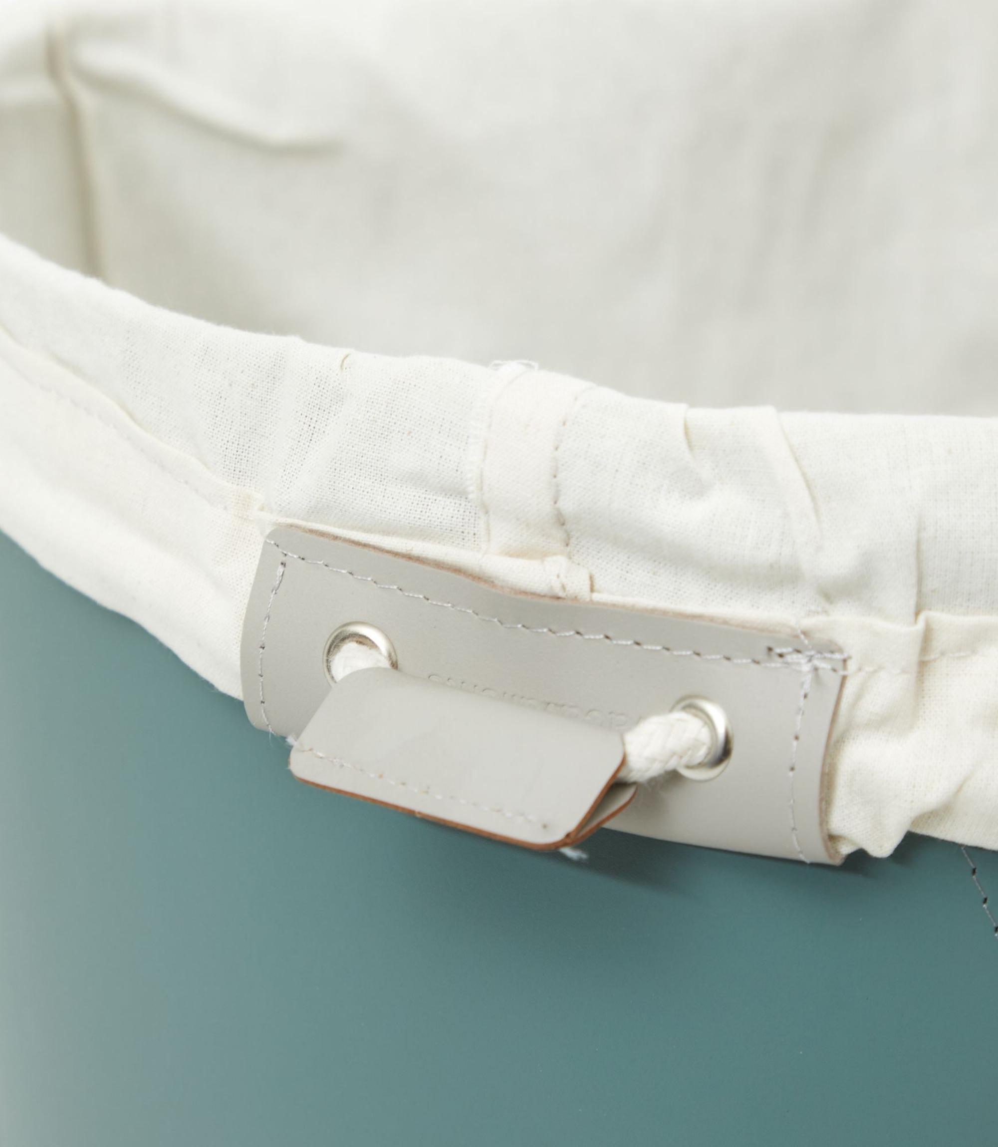 Premium Wäschekorb aus 100% Recyceltem Leder Eukalyptus