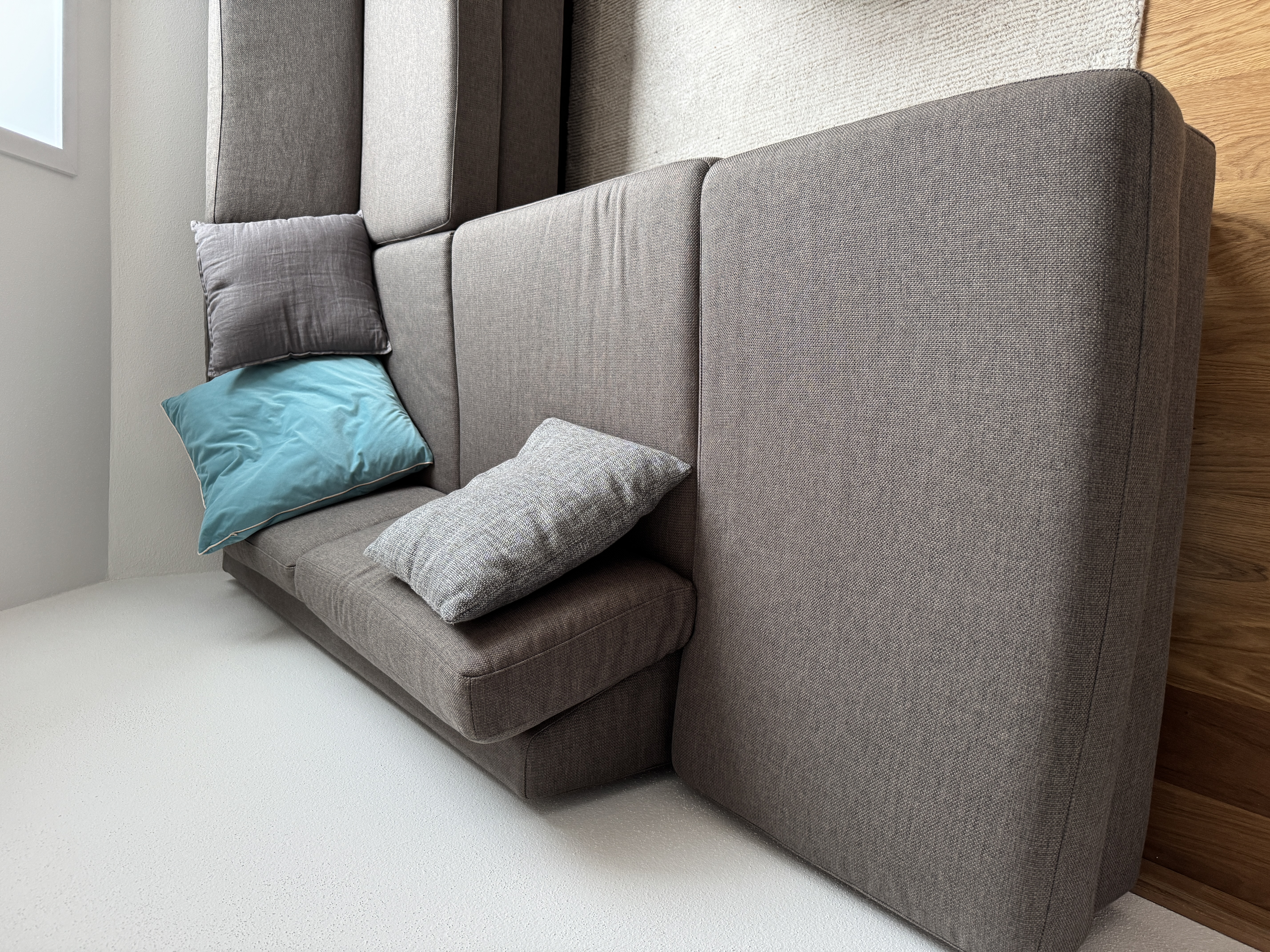 BOLID Scandinavia 5-Sitzer Ecksofa Grau