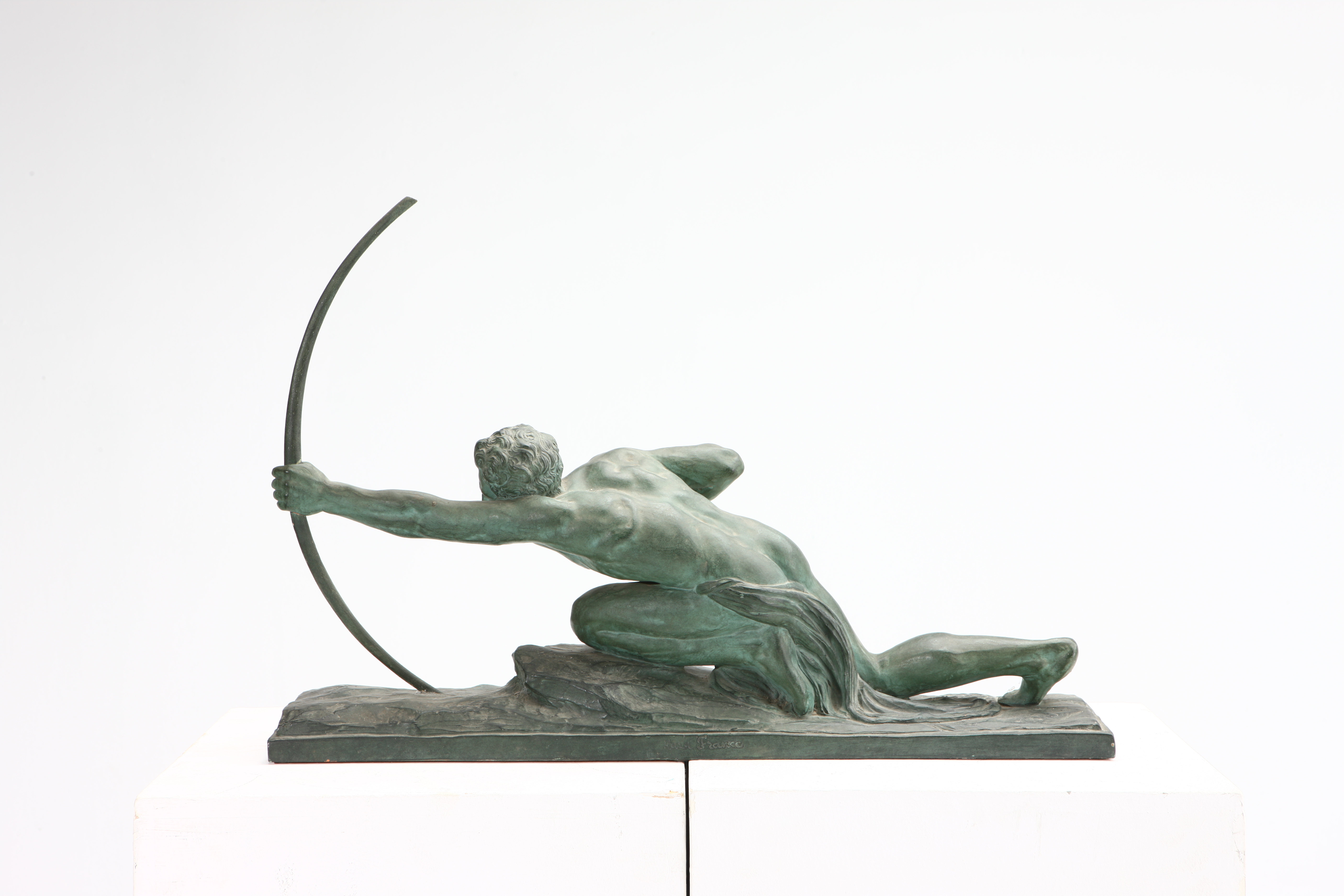 G. Boni Skulptur Bogenschütze 1960er Bronzepatinierter Gips
