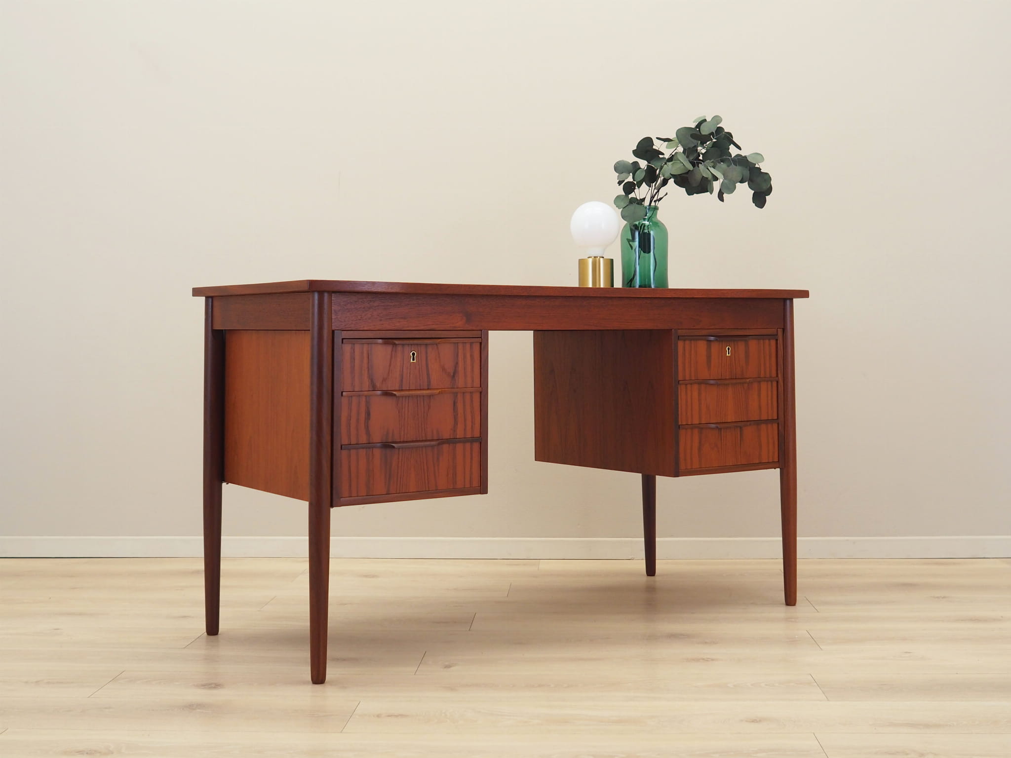 Schreibtisch Teakholz 1960er Jahre
