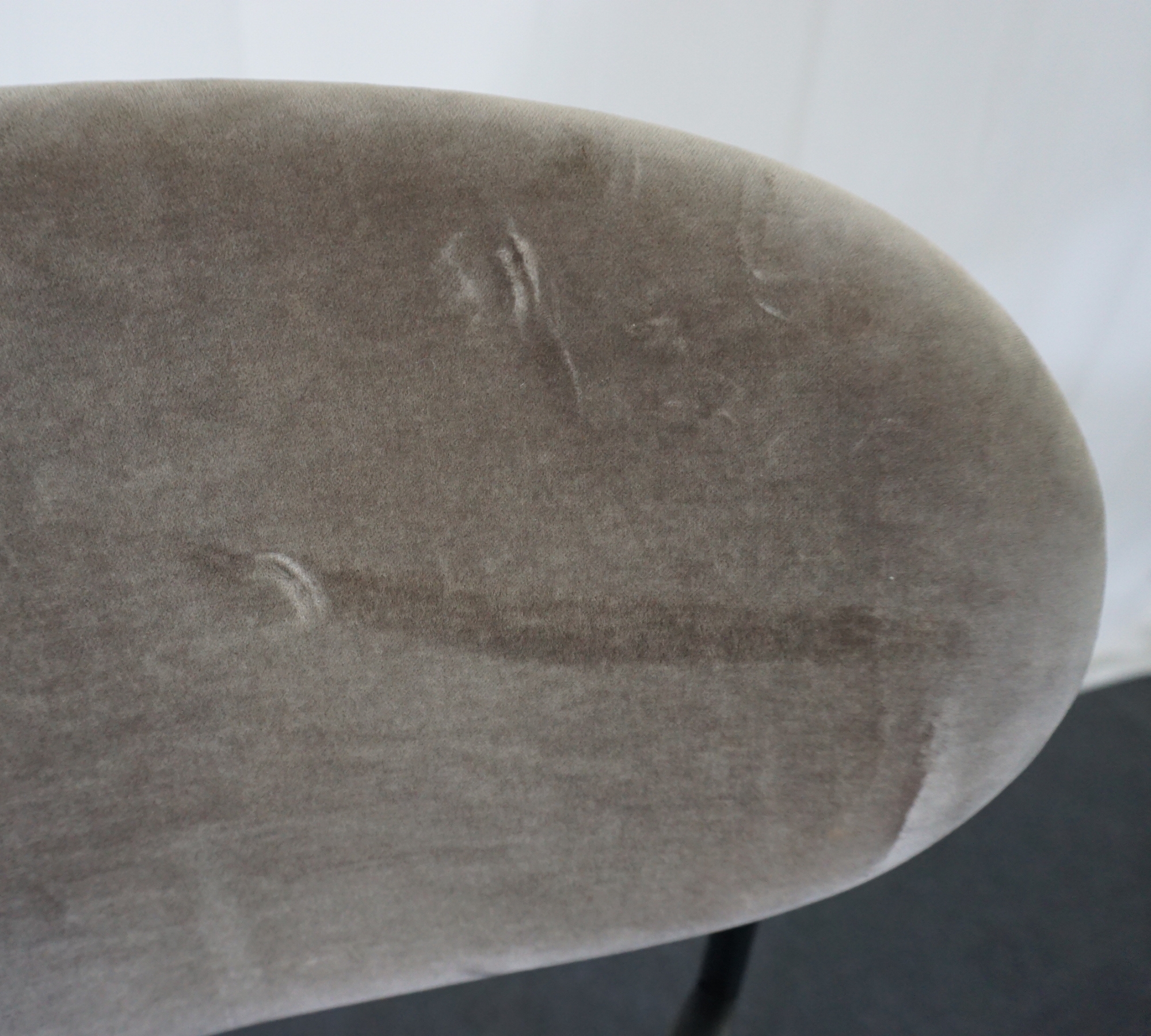 Series 430 Hocker Samt Taupe