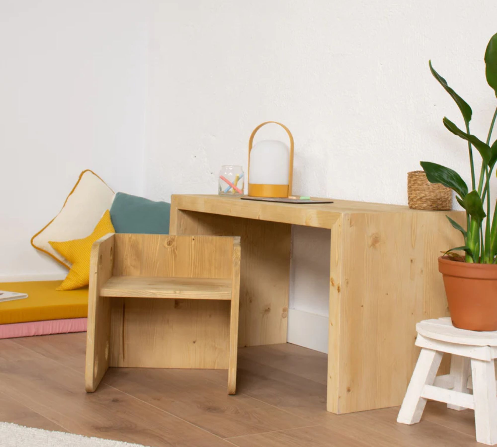 Chay Kinderstuhl Holz Nussbaum