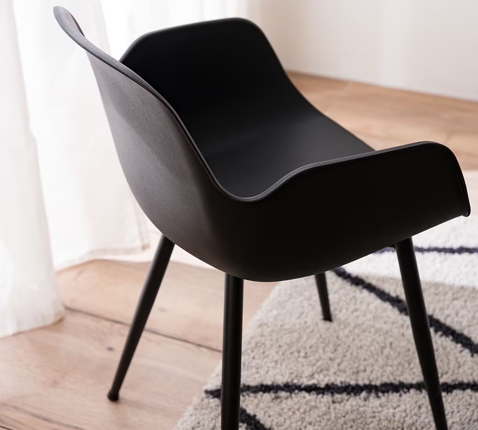 Mercada Armchair Black