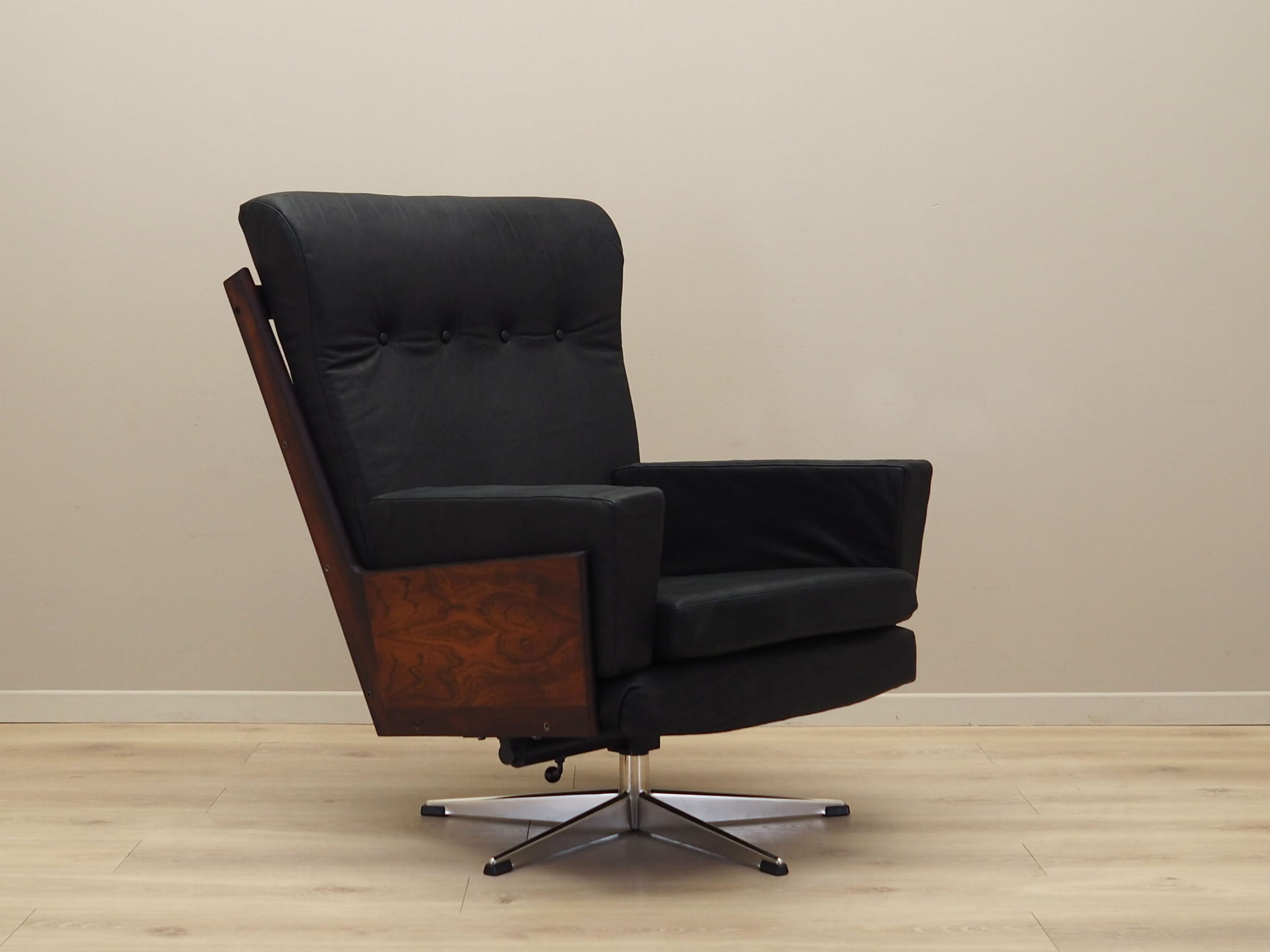 Poltrona da ufficio vintage pelle legno nero anni '70